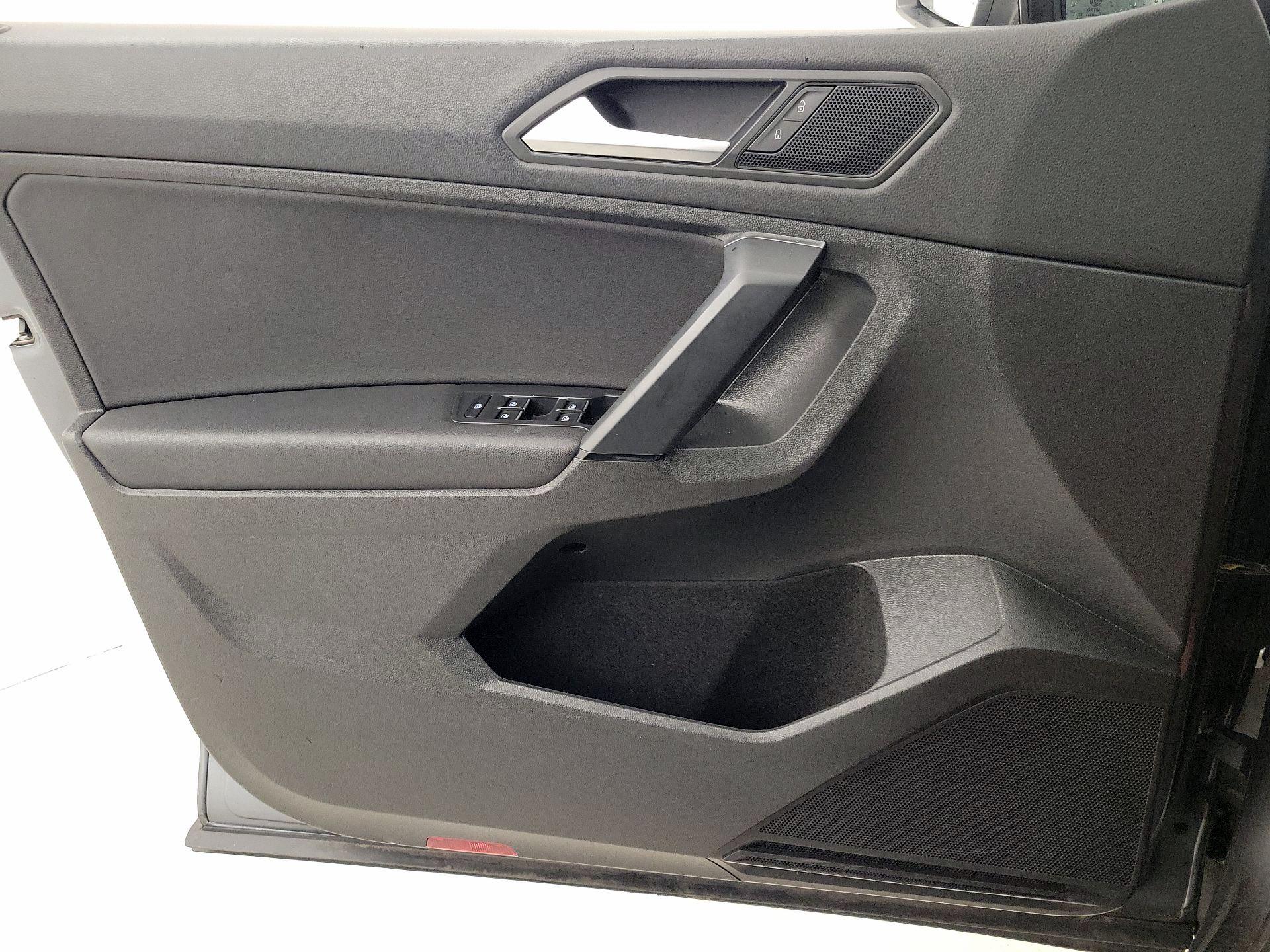 Thumbnail: 2019 Volkswagen Tiguan - 12