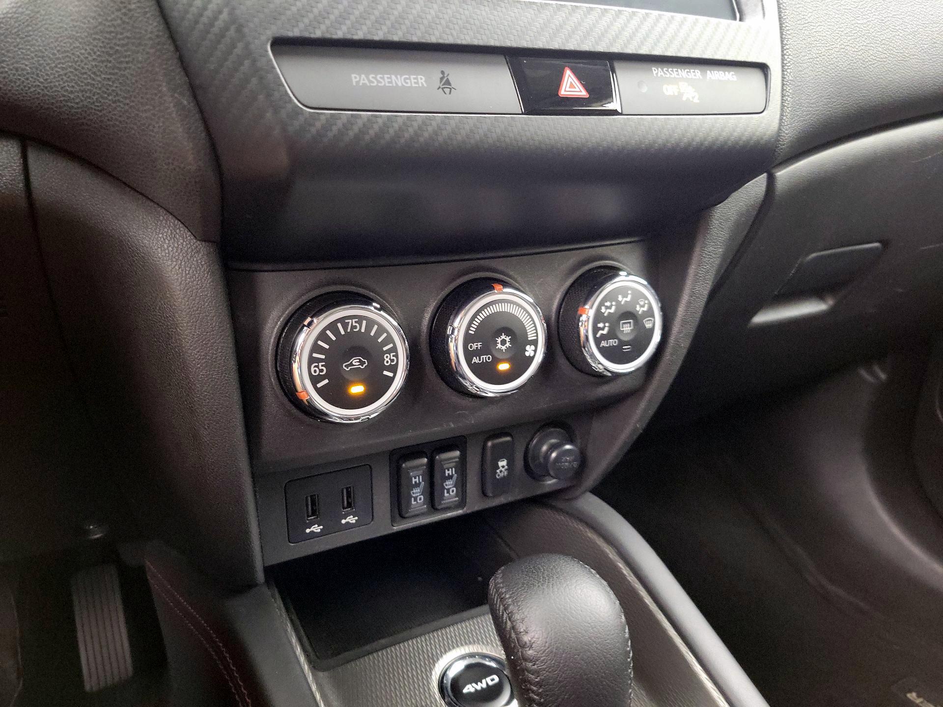 Thumbnail: 2019 Mitsubishi Outlander Sport - 16