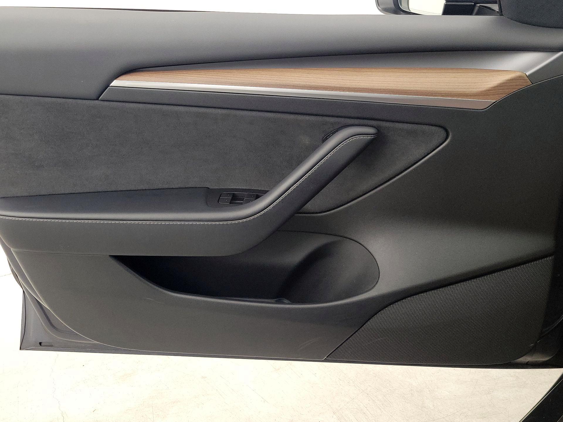 Thumbnail: 2022 Tesla Model 3 - 12