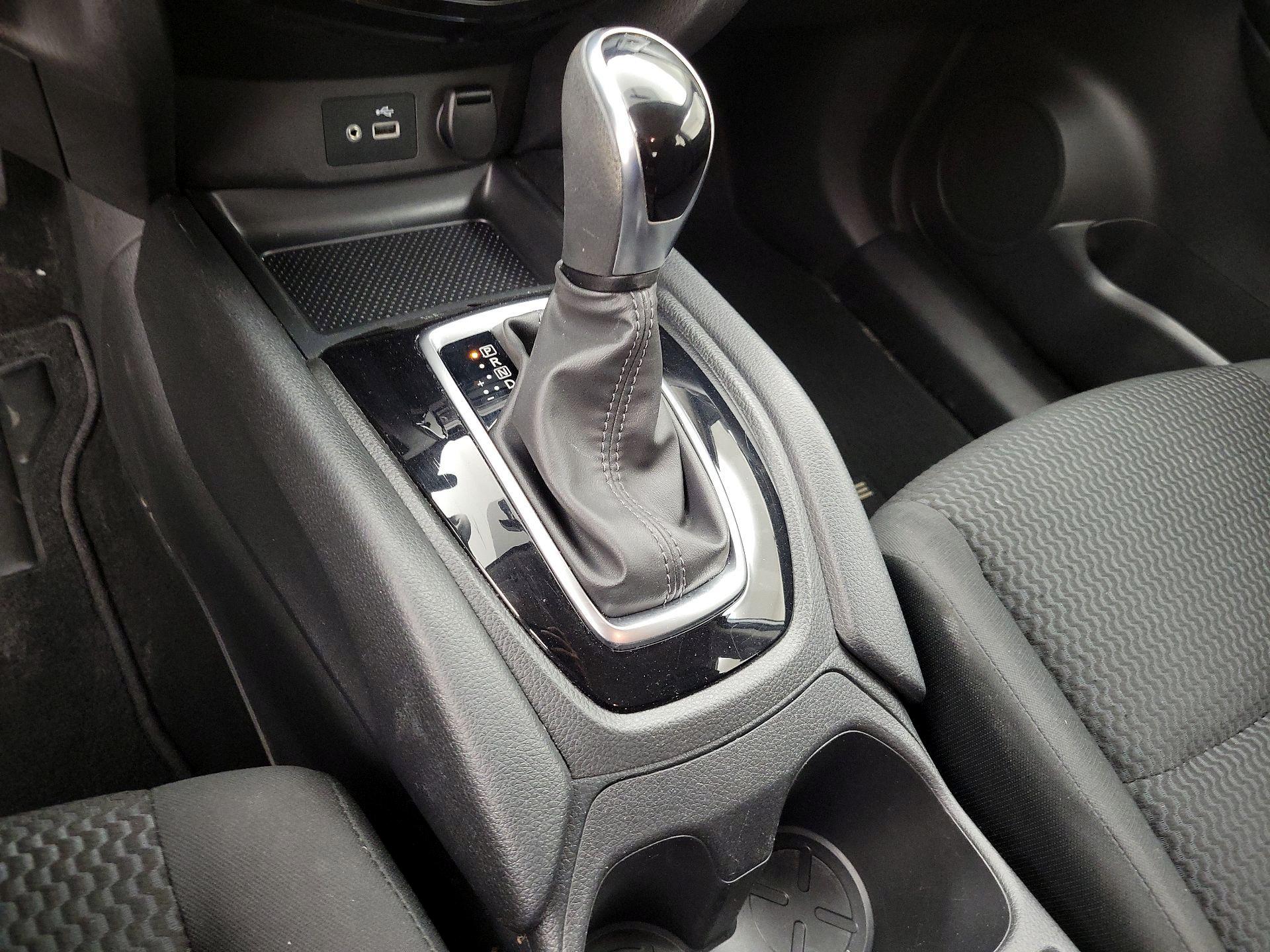 Thumbnail: 2019 Nissan Rogue Sport - 17