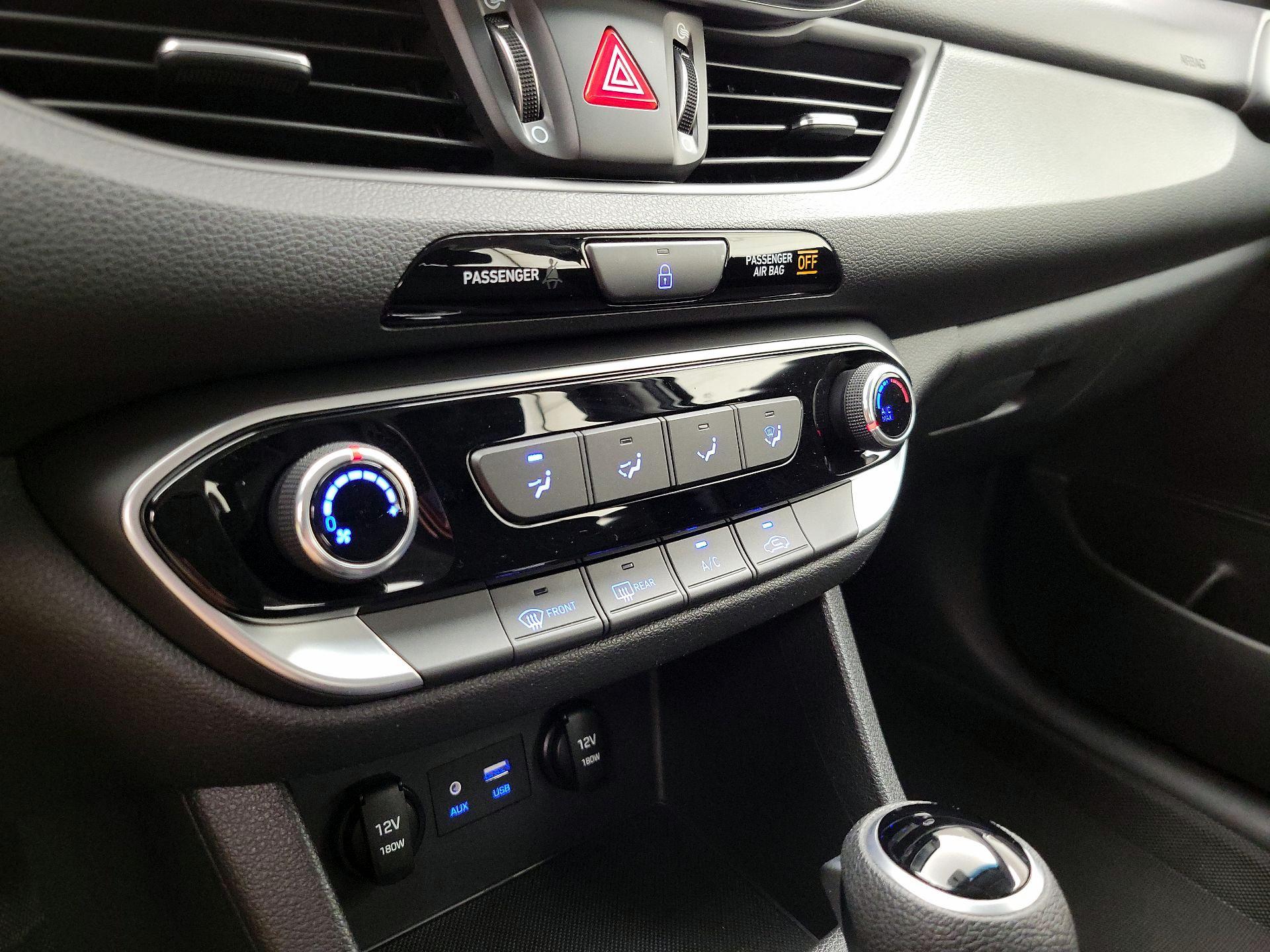 Thumbnail: 2018 Hyundai Elantra - 16