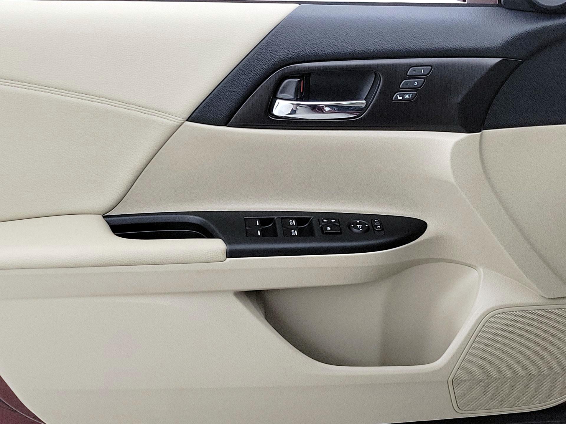 Thumbnail: 2015 Honda Accord - 12