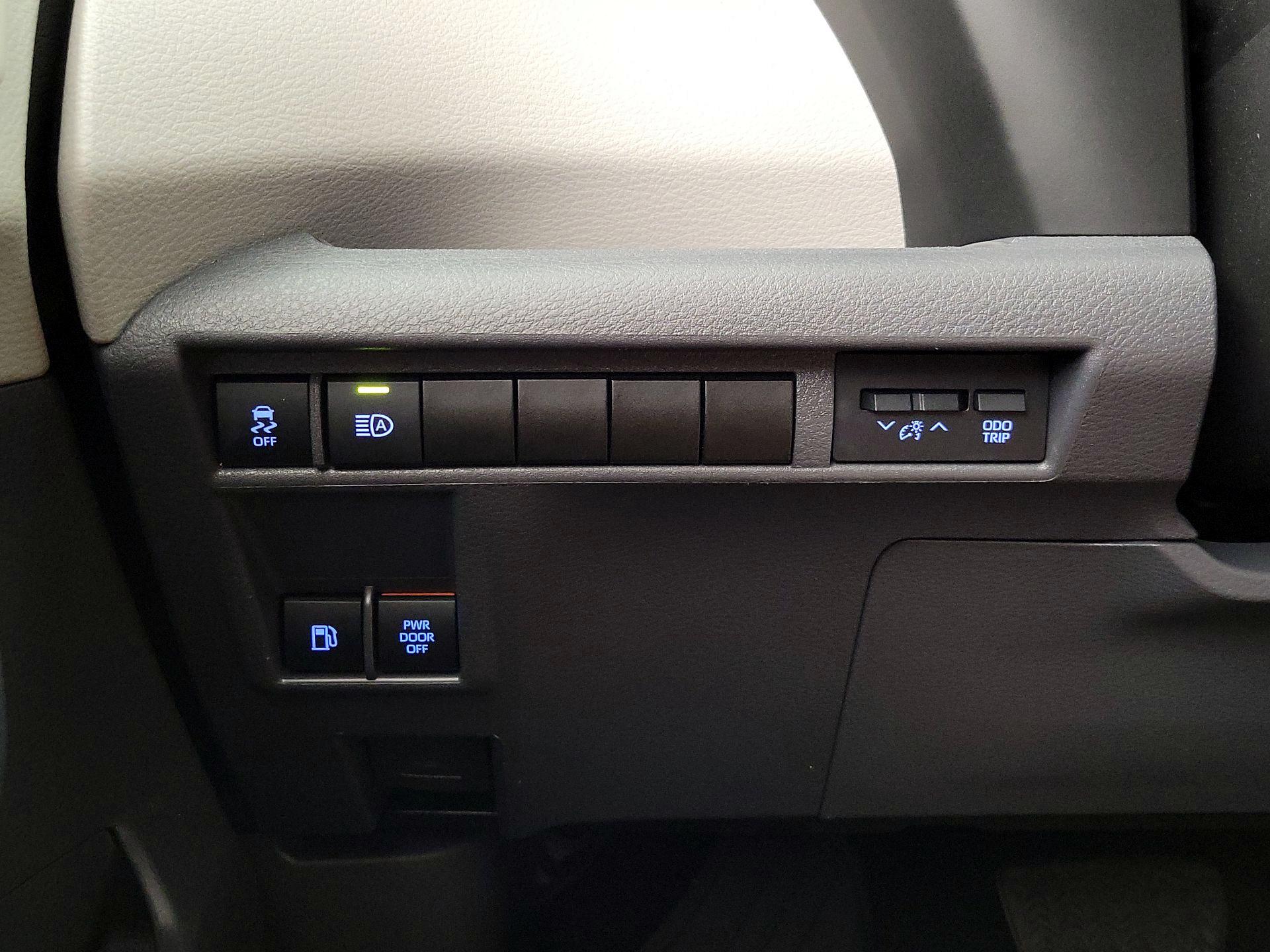 Thumbnail: 2021 Toyota Sienna - 13
