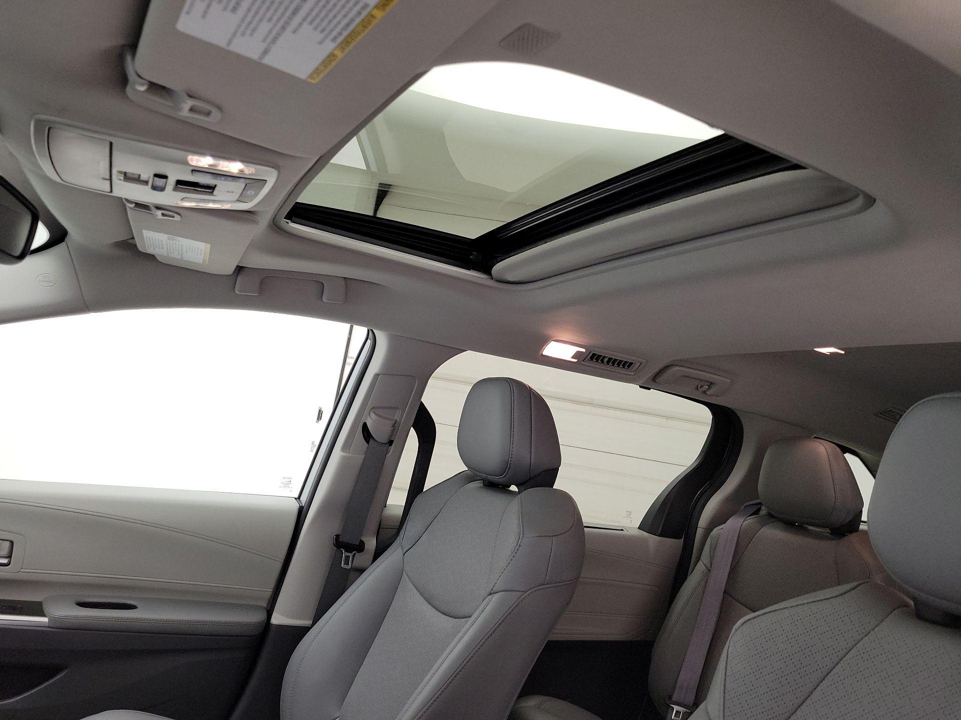 Thumbnail: 2021 Toyota Sienna - 20