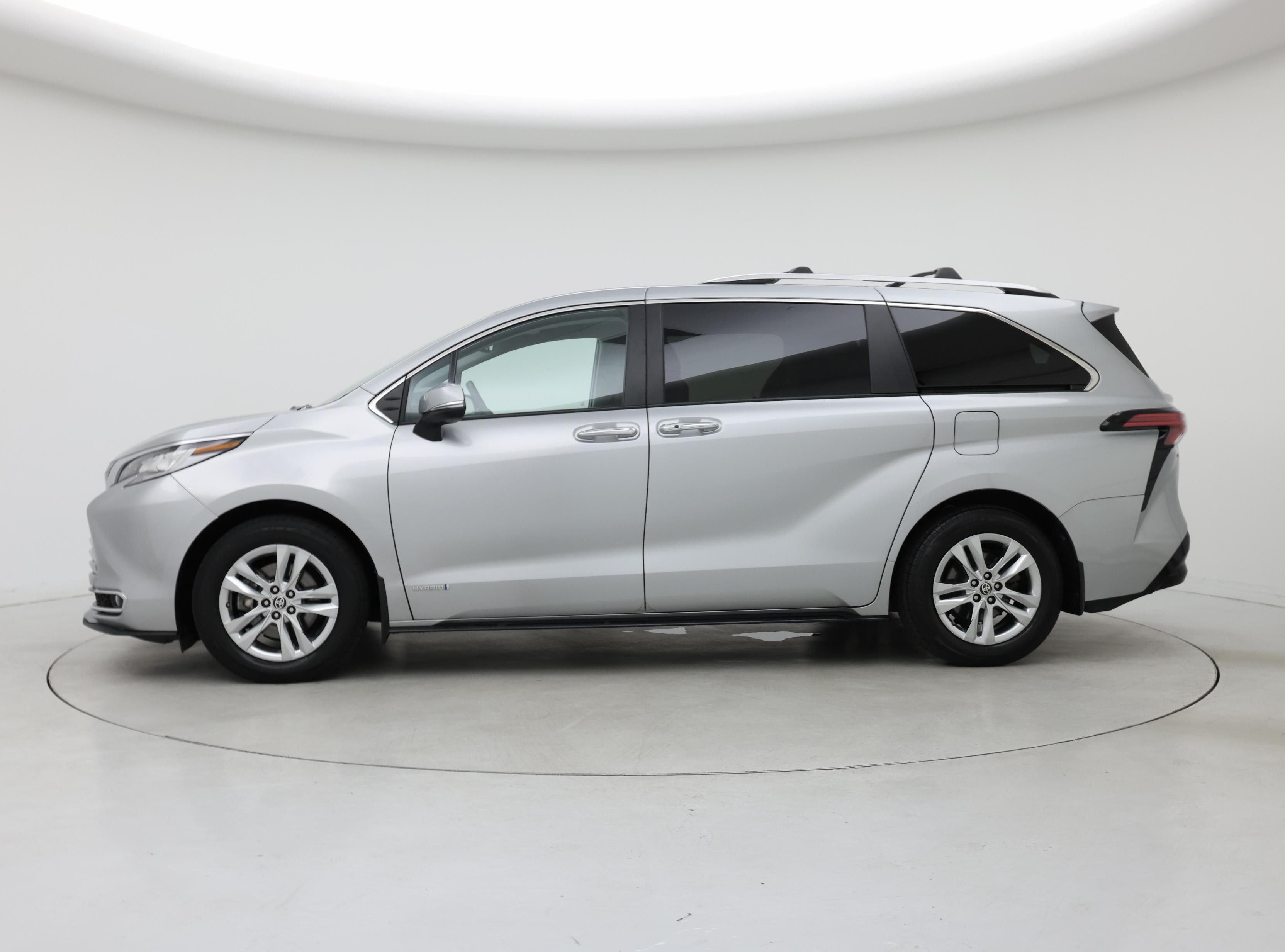 Thumbnail: 2021 Toyota Sienna - 3