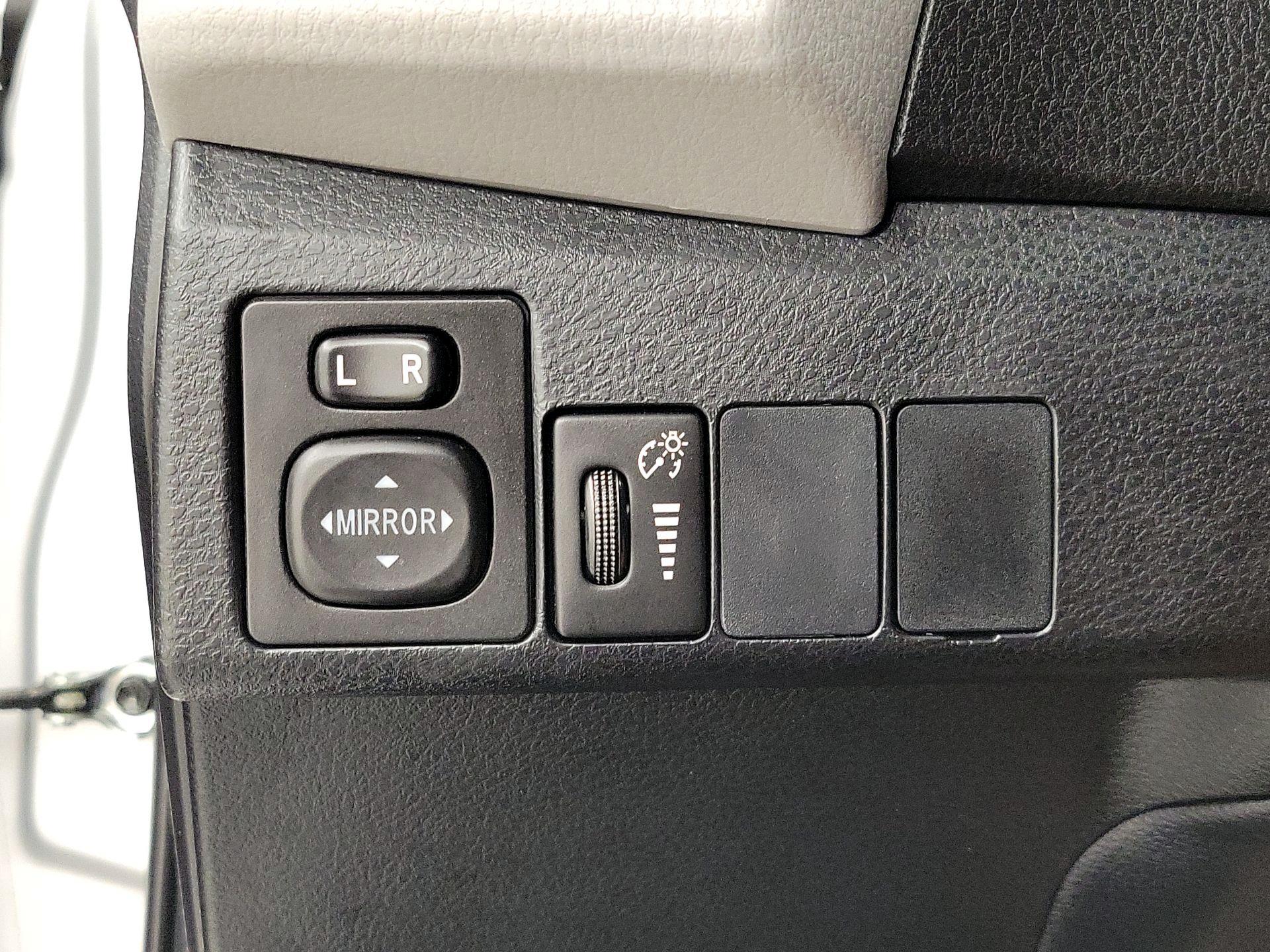 Thumbnail: 2016 Toyota Corolla - 13