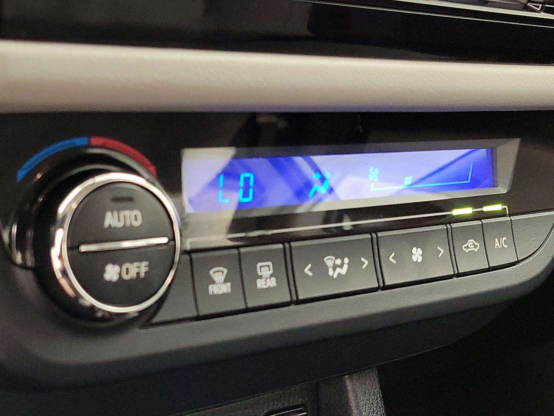 Thumbnail: 2016 Toyota Corolla - 16