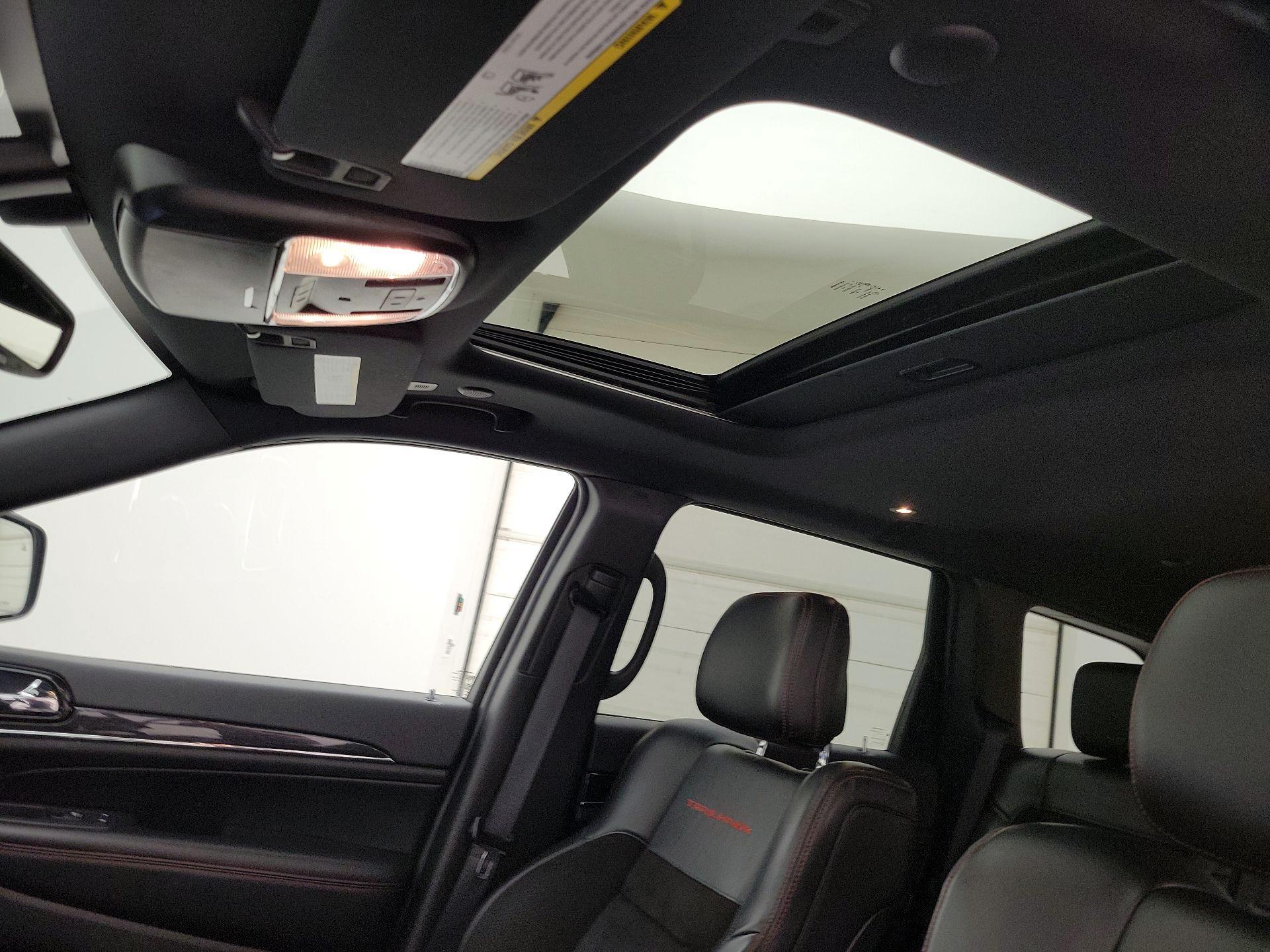 Thumbnail: 2020 Jeep Grand Cherokee - 20