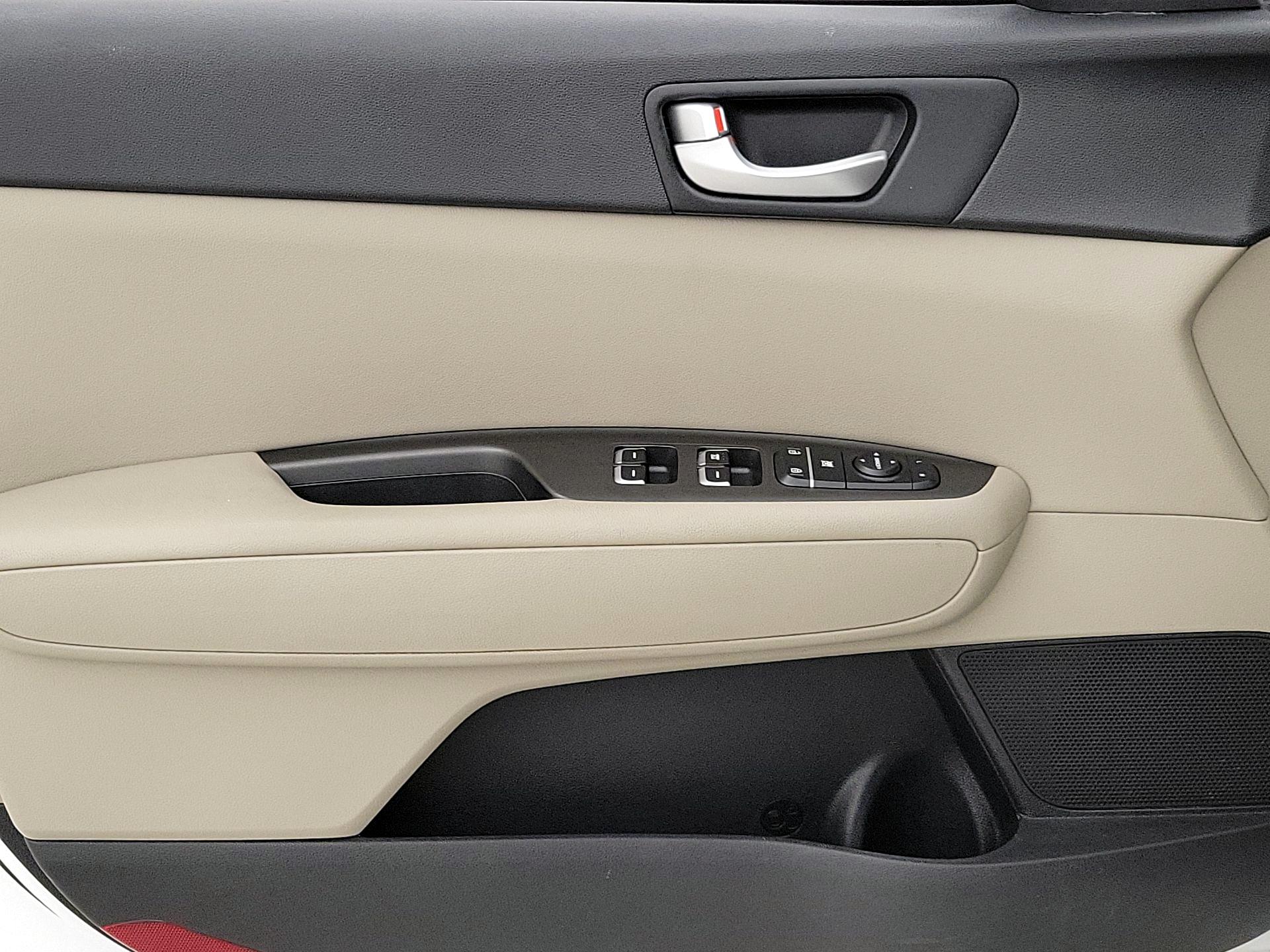 Thumbnail: 2016 Kia Optima - 12