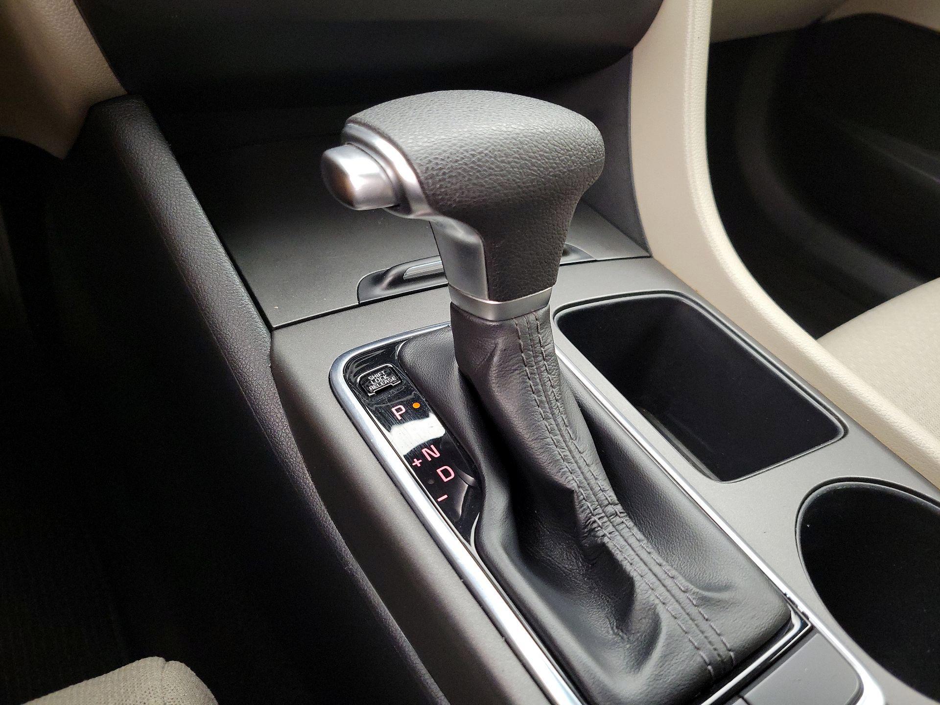 Thumbnail: 2016 Kia Optima - 17
