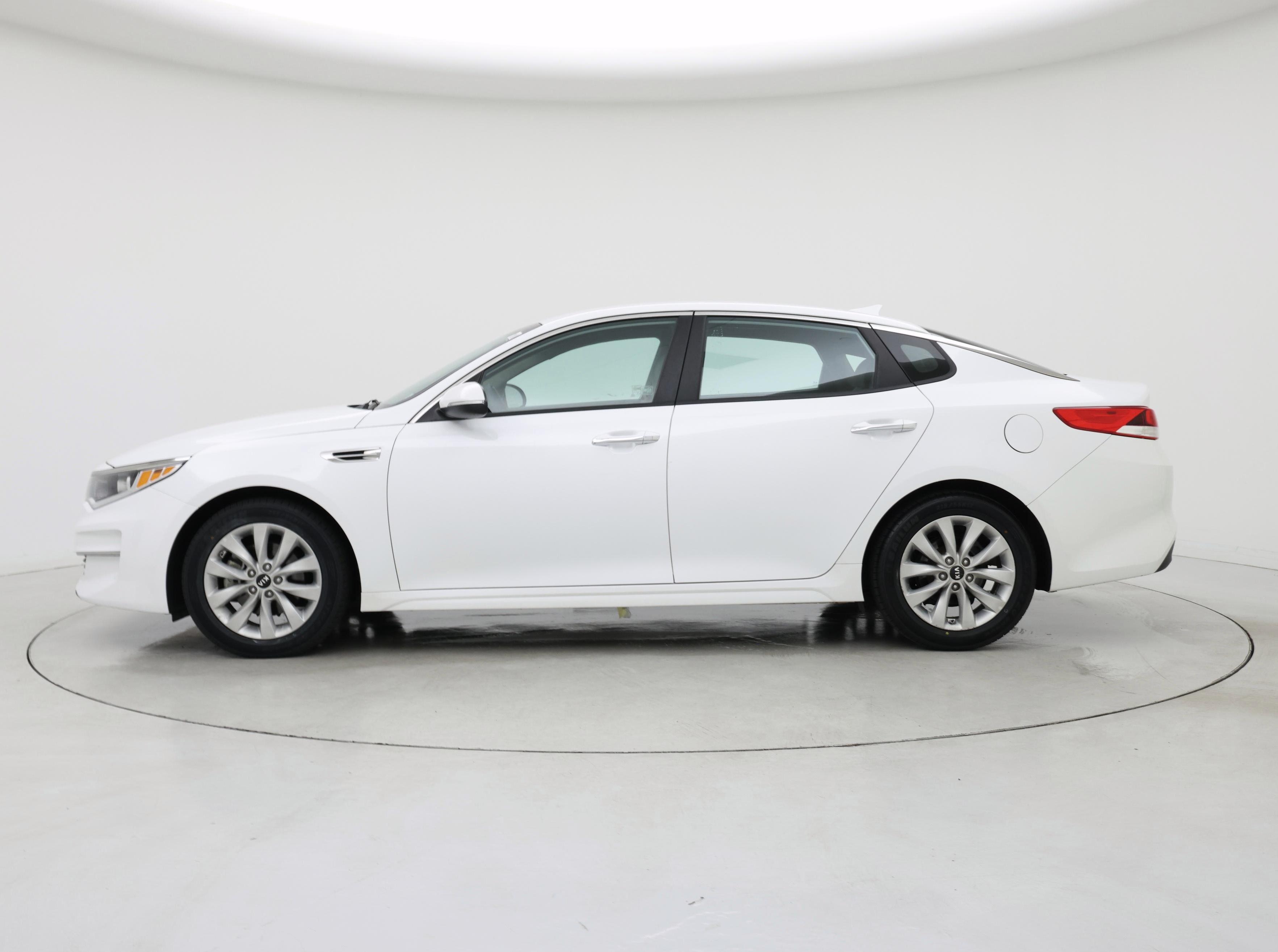 Thumbnail: 2016 Kia Optima - 3