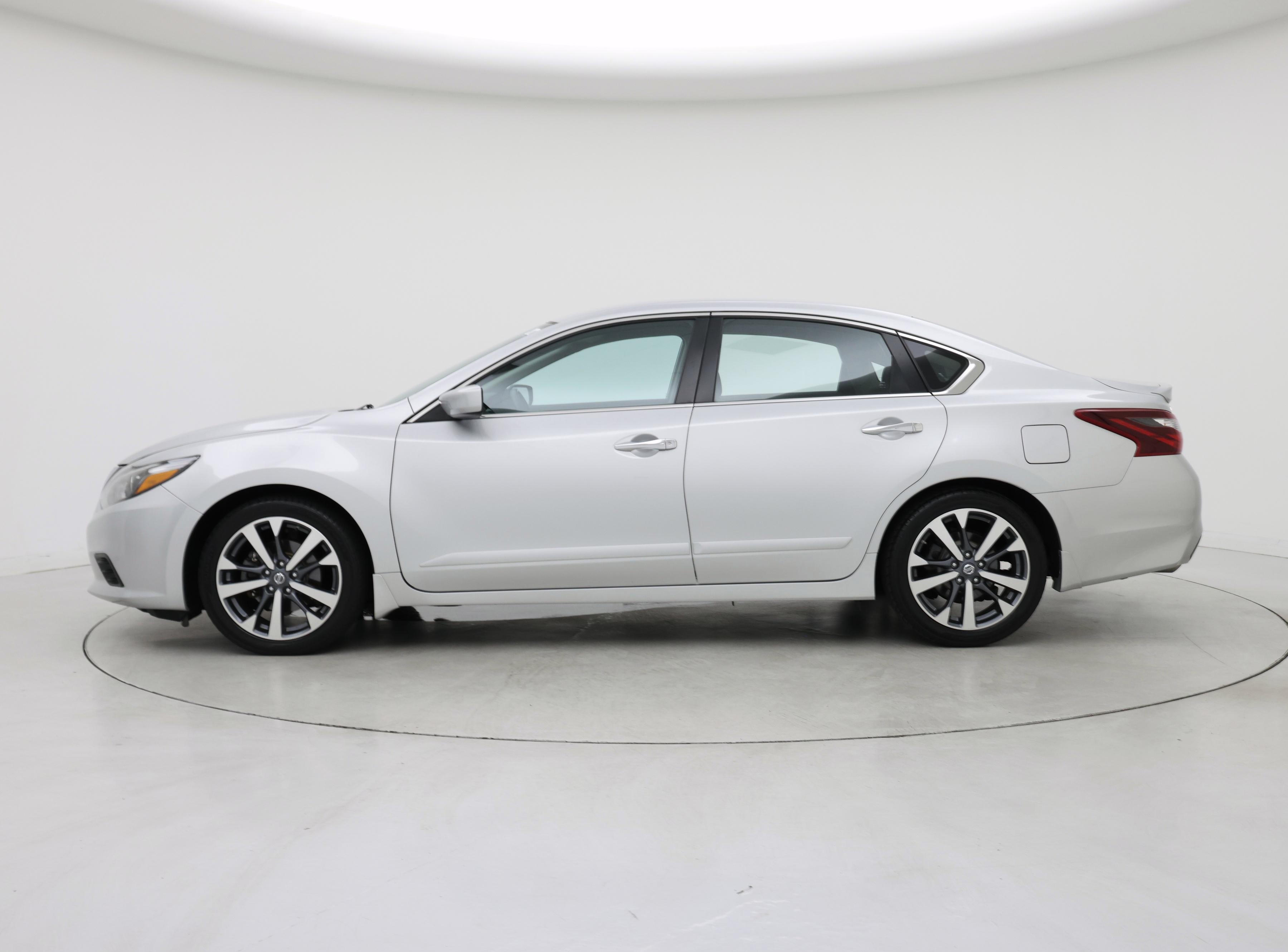 Thumbnail: 2017 Nissan Altima - 3