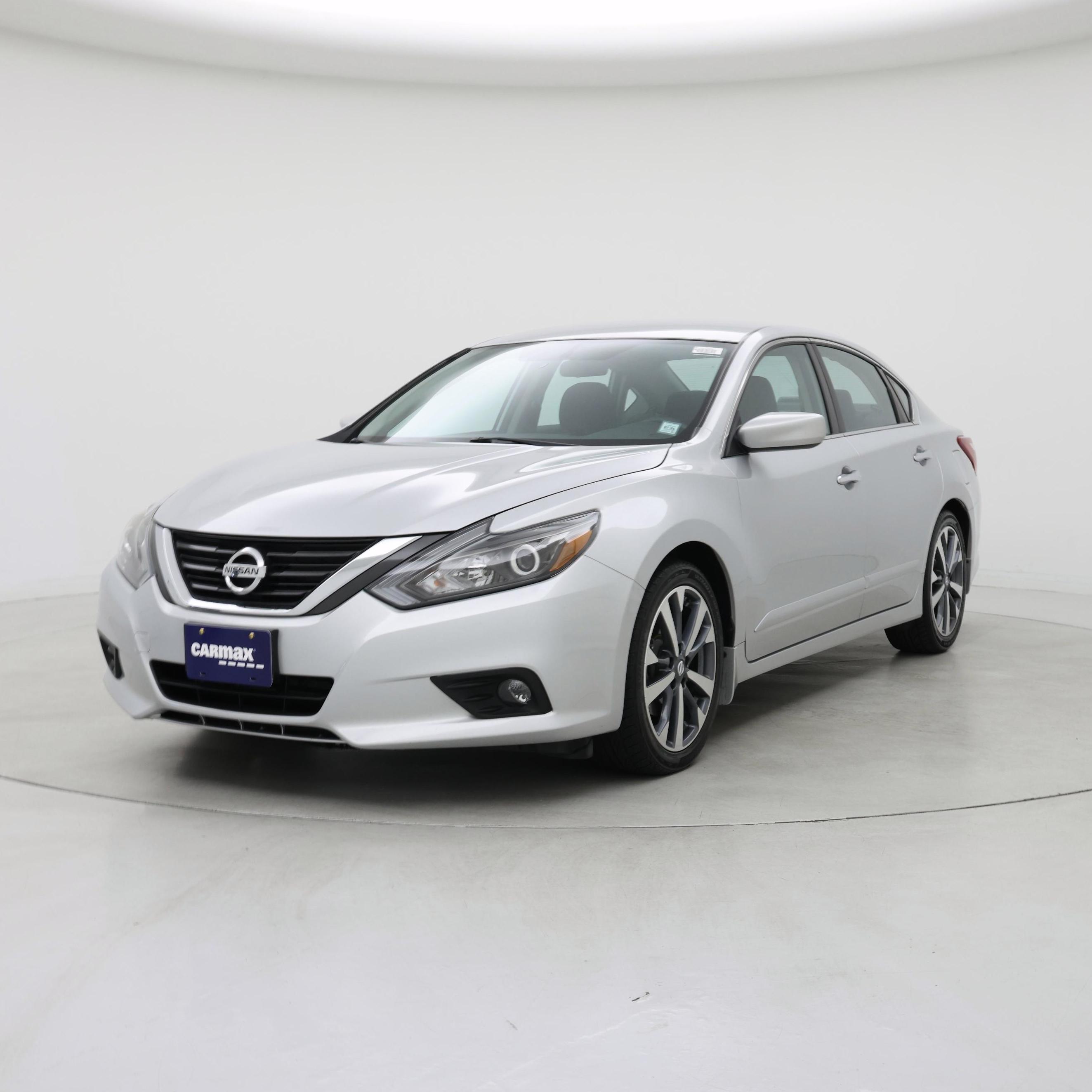 Thumbnail: 2017 Nissan Altima - 4