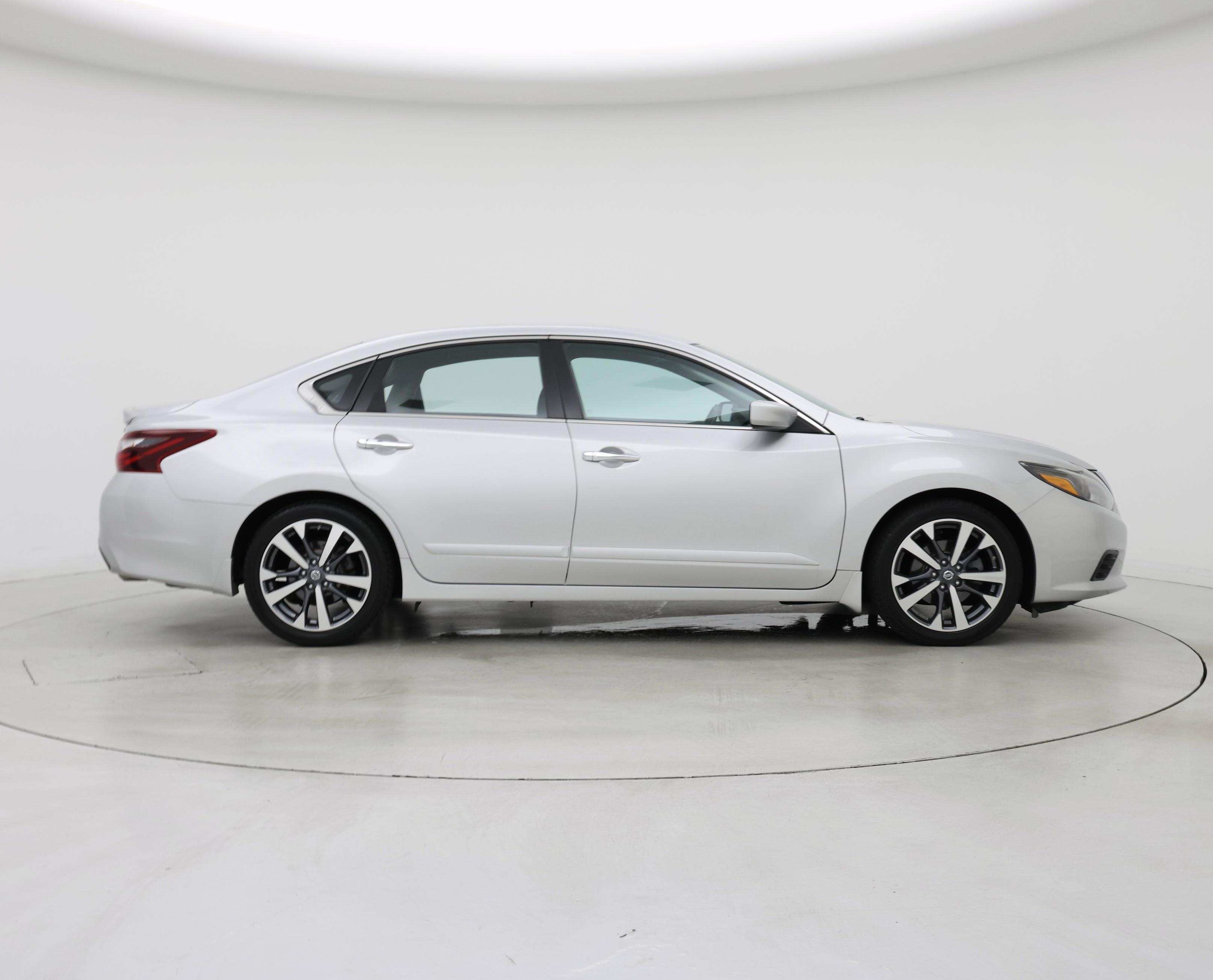 Thumbnail: 2017 Nissan Altima - 7