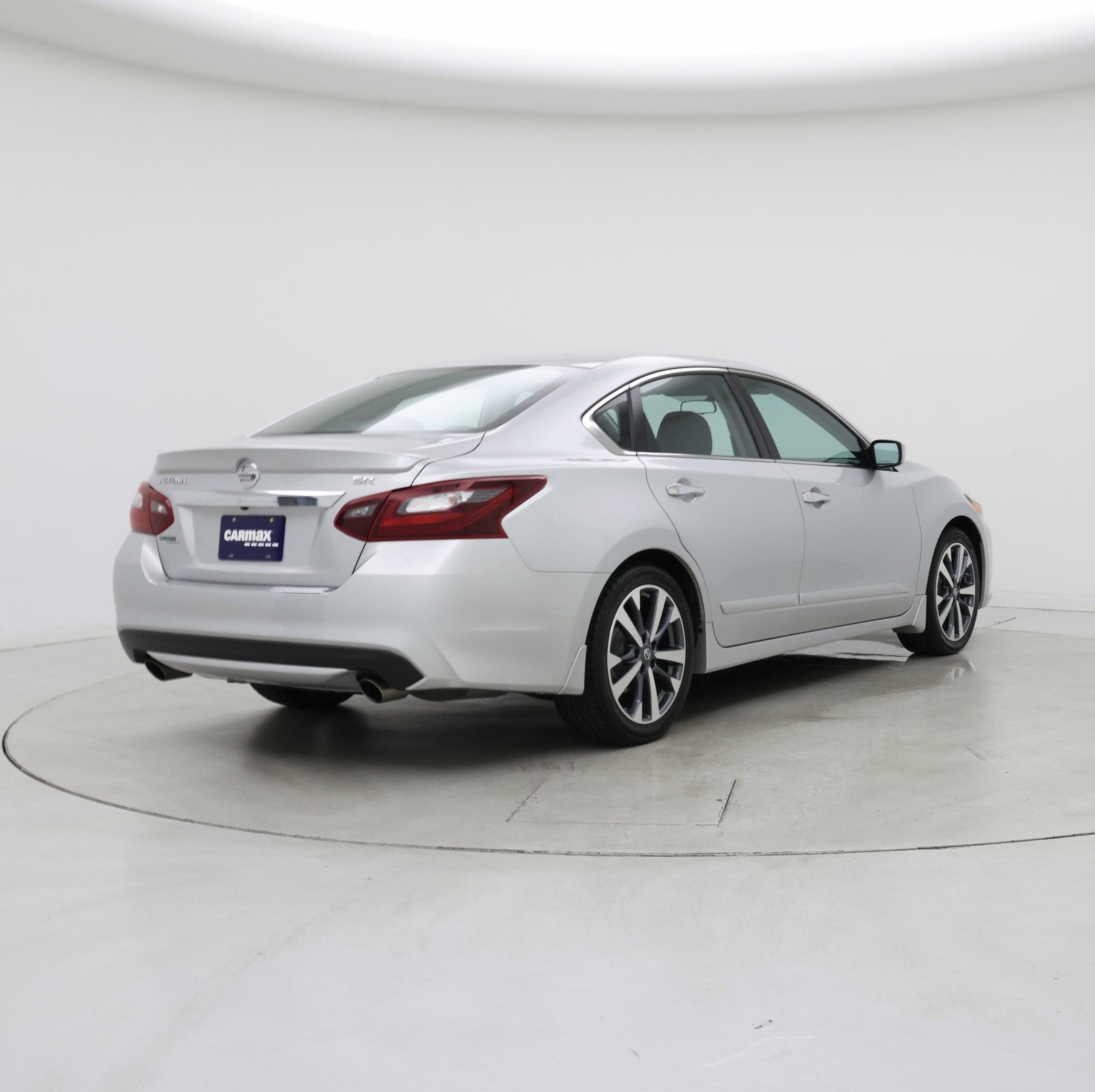Thumbnail: 2017 Nissan Altima - 8