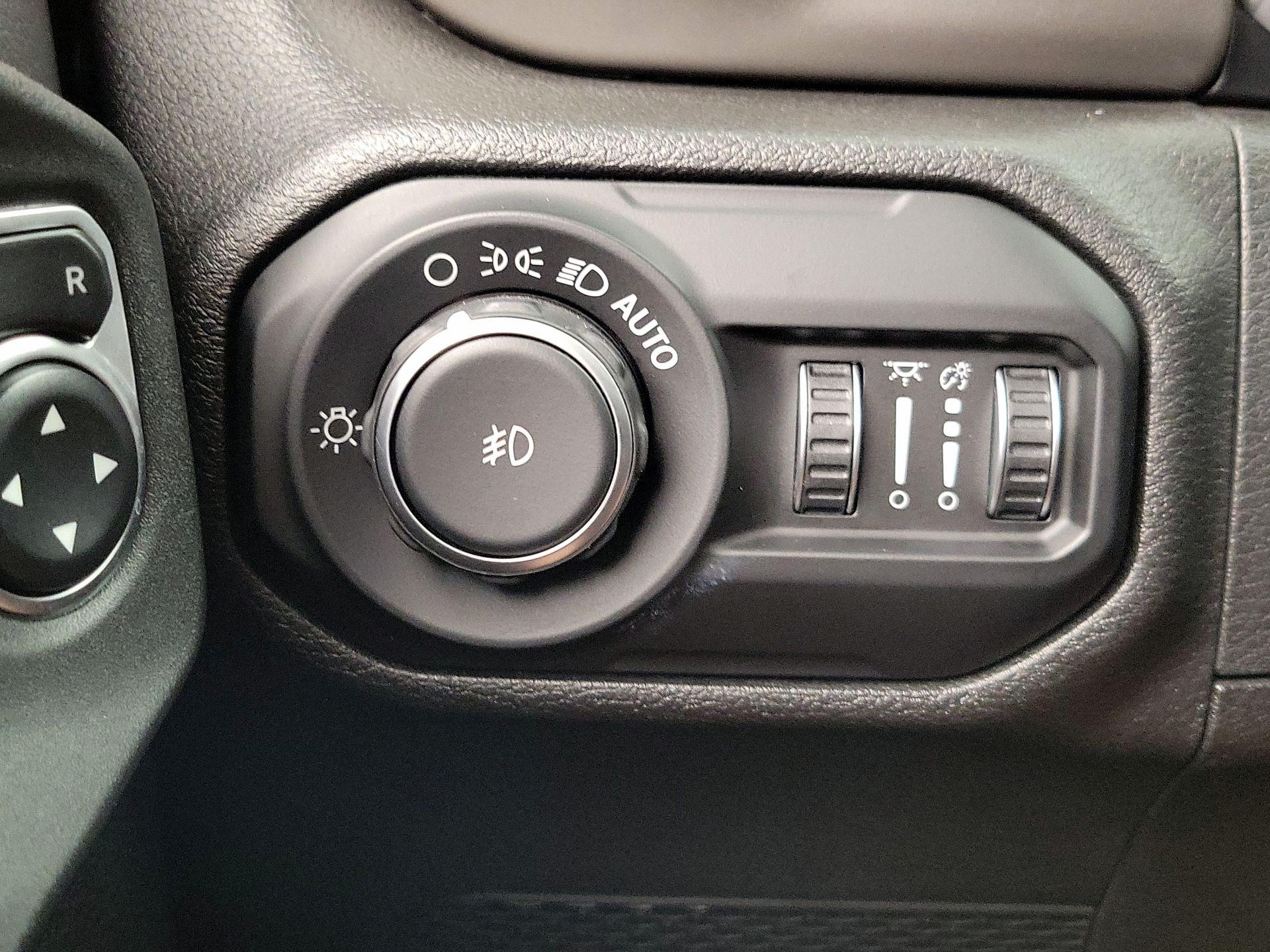 Thumbnail: 2019 Jeep Wrangler - 13