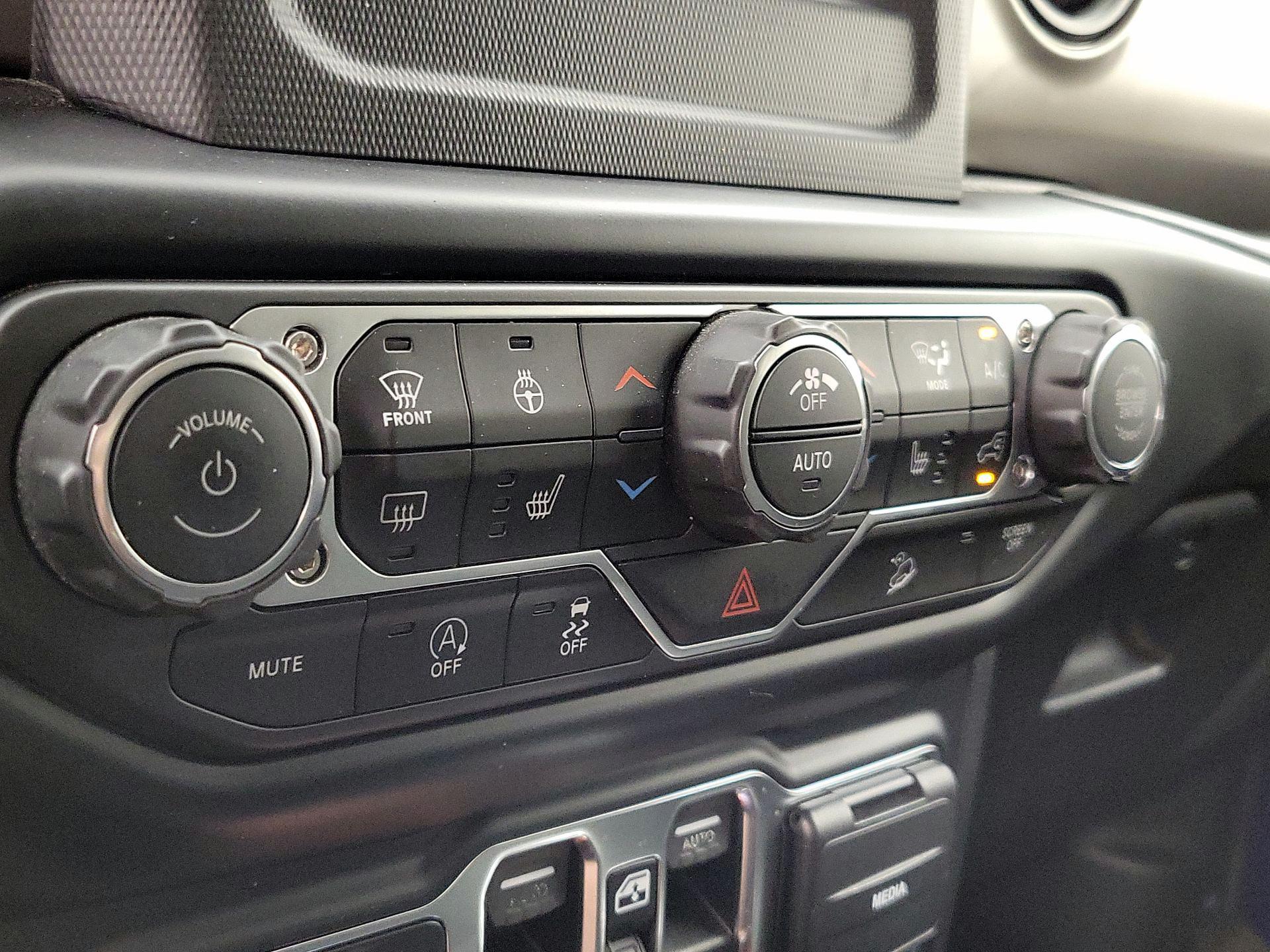 Thumbnail: 2019 Jeep Wrangler - 16