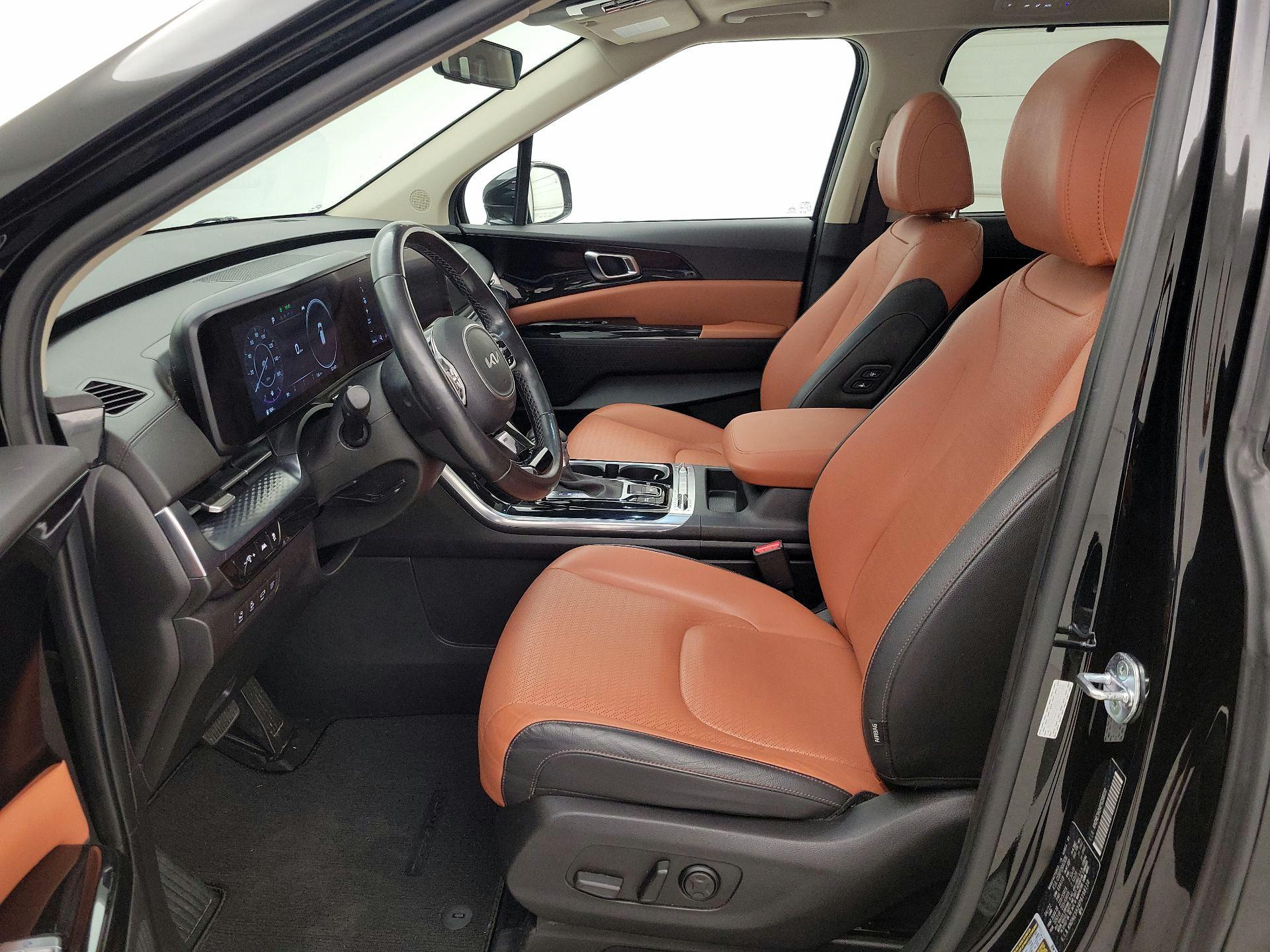 Thumbnail: 2023 Kia Carnival - 11