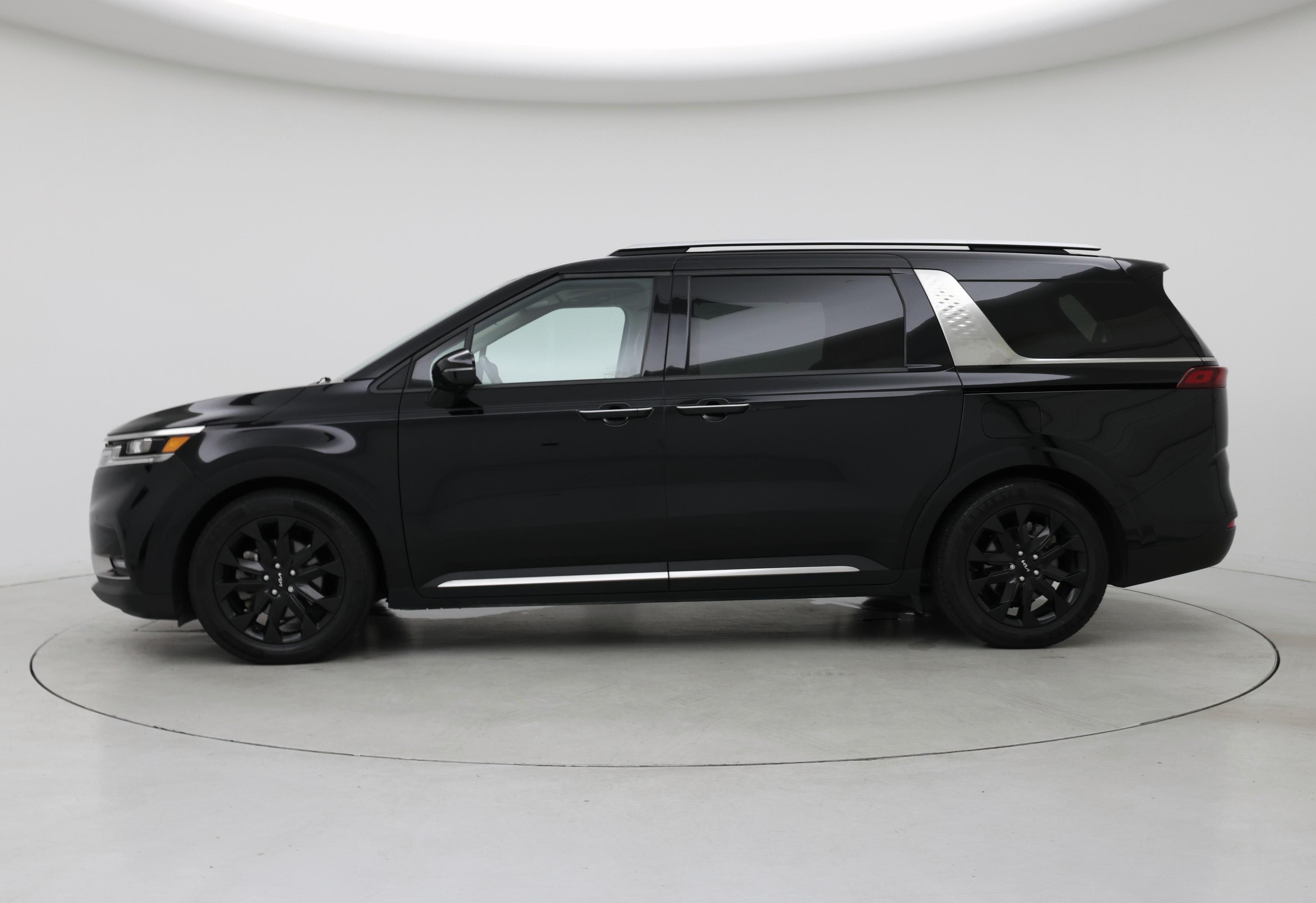 Thumbnail: 2023 Kia Carnival - 3