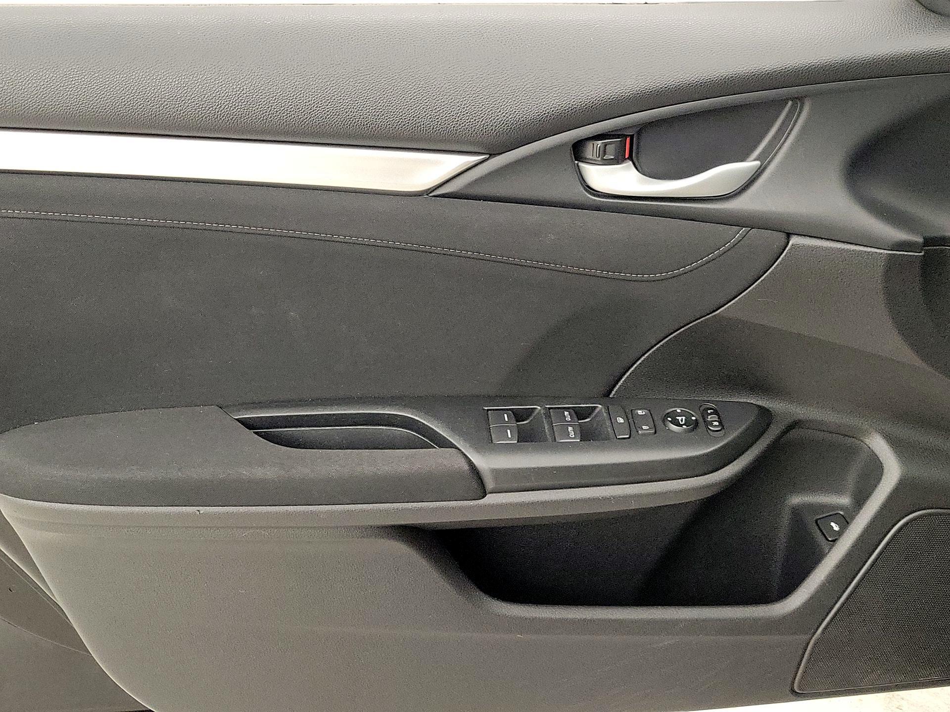 Thumbnail: 2016 Honda Civic - 12