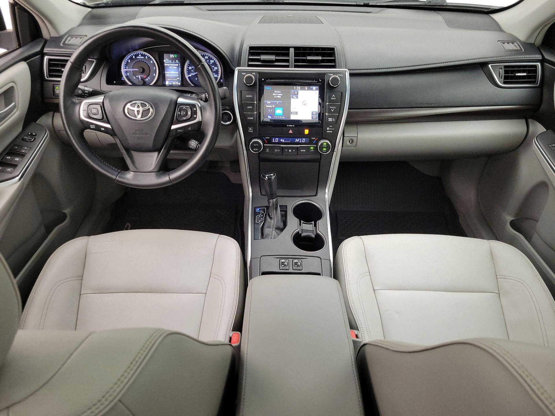 Thumbnail: 2016 Toyota Camry - 9