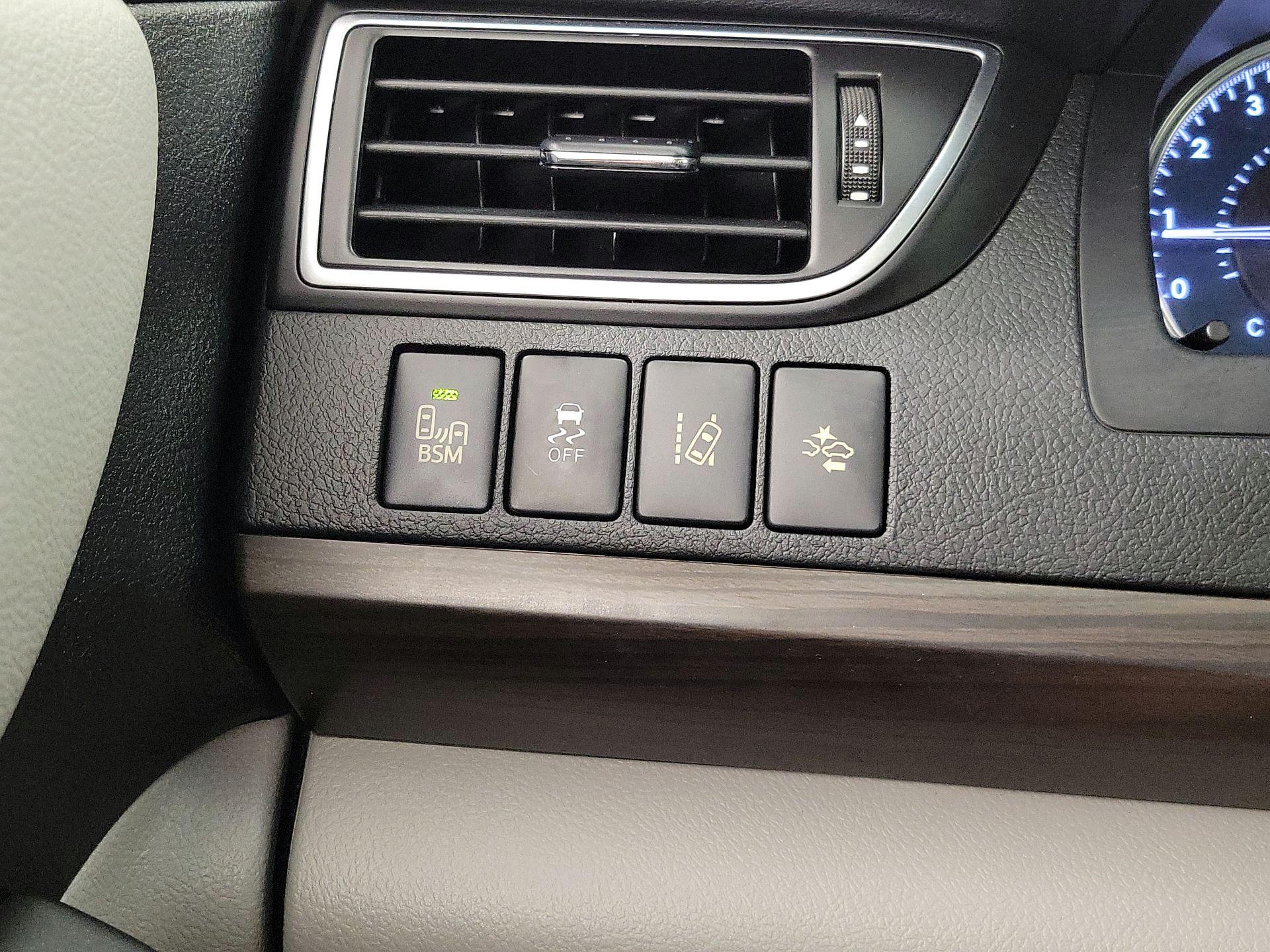 Thumbnail: 2016 Toyota Camry - 13