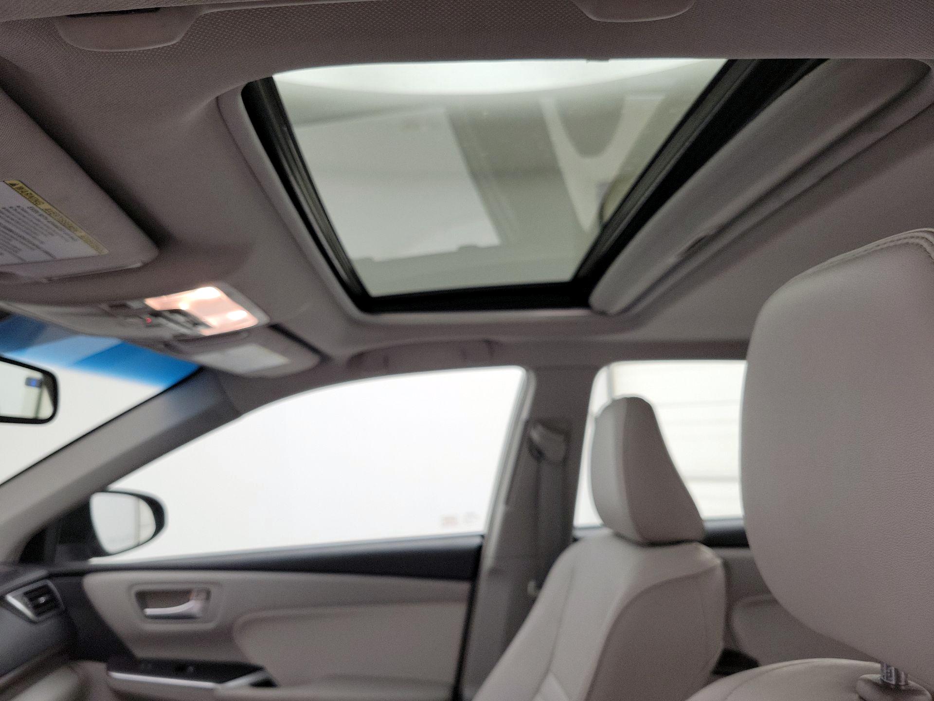 Thumbnail: 2016 Toyota Camry - 20