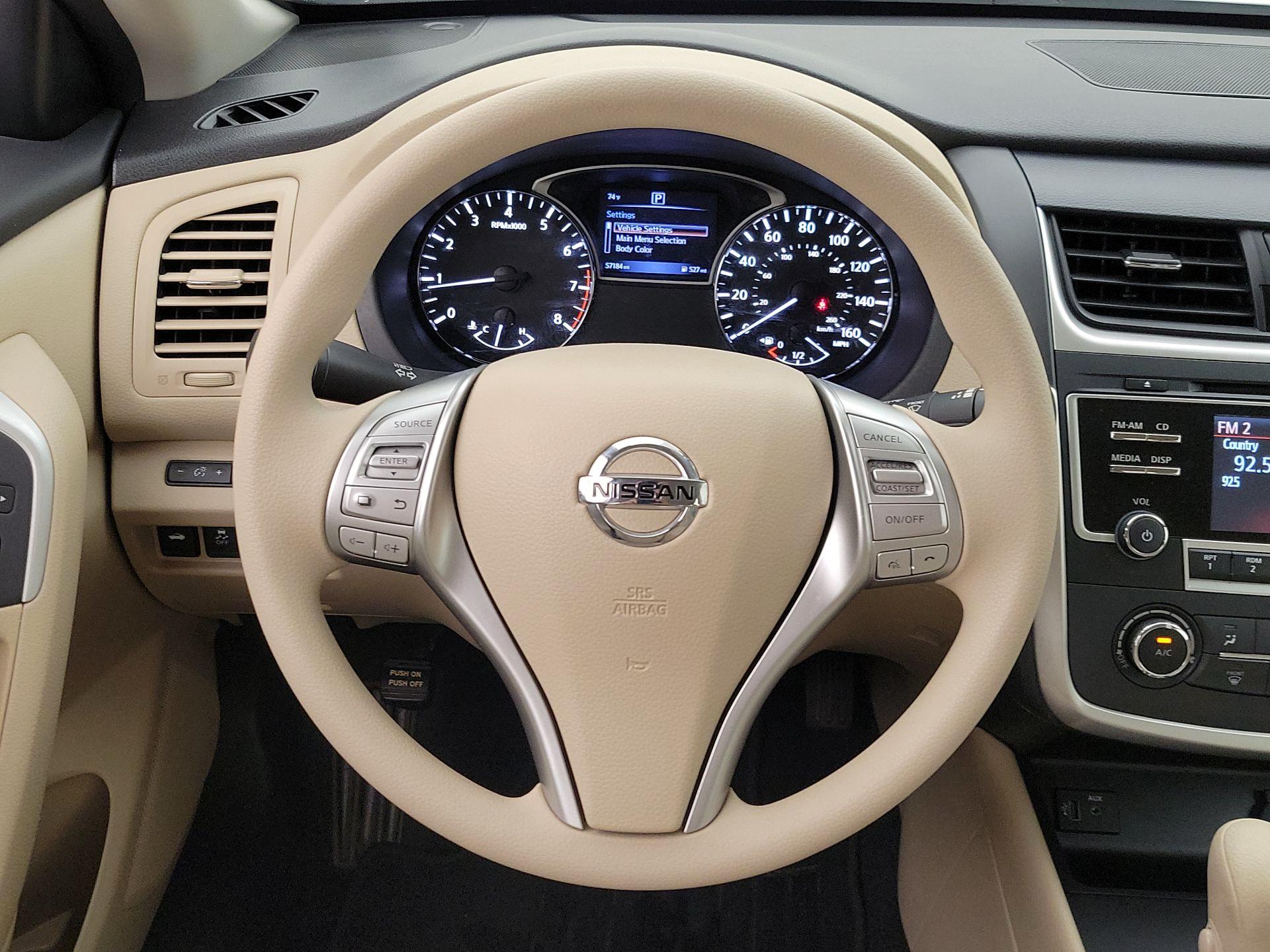 Thumbnail: 2017 Nissan Altima - 10
