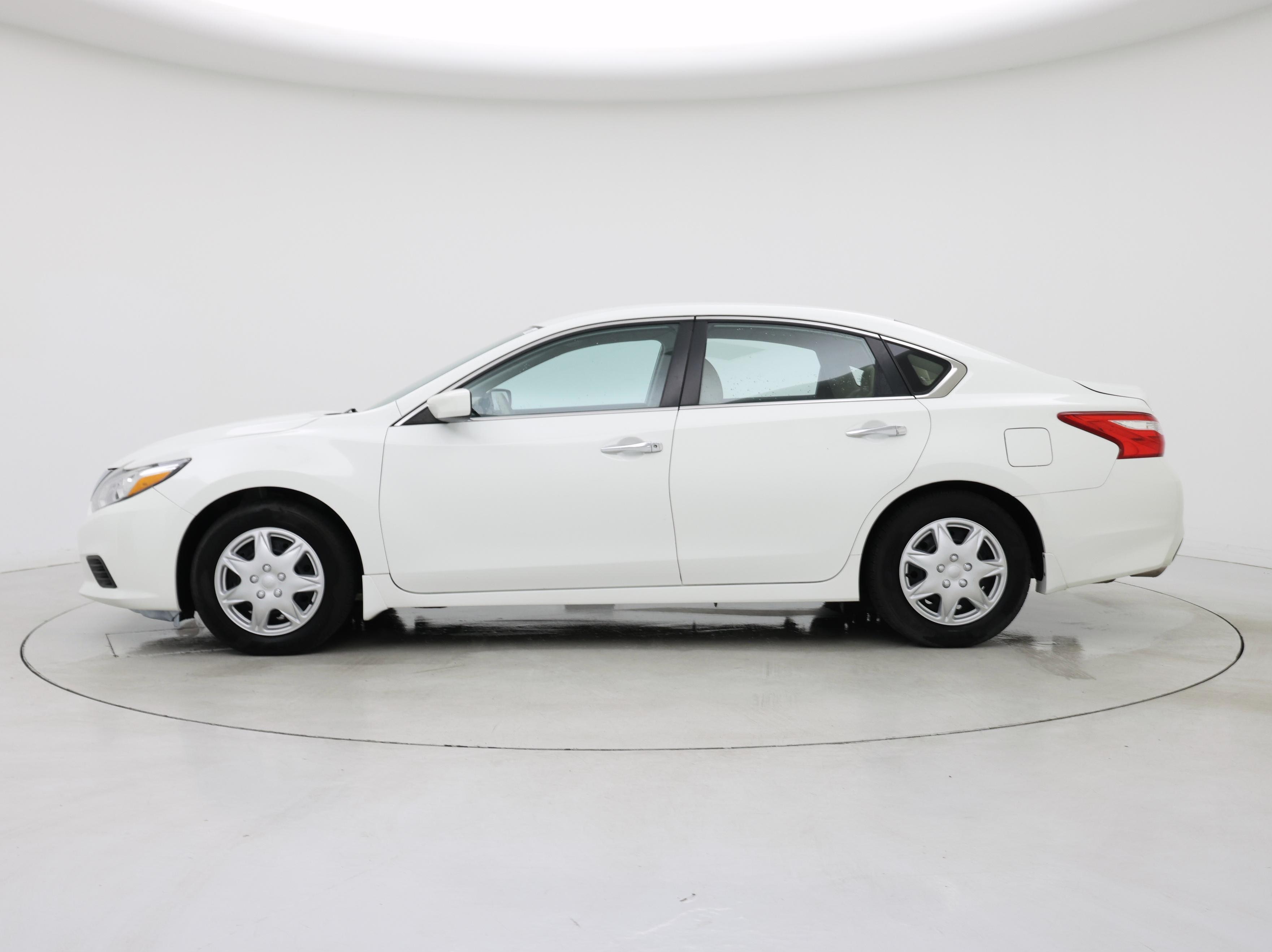 Thumbnail: 2017 Nissan Altima - 3