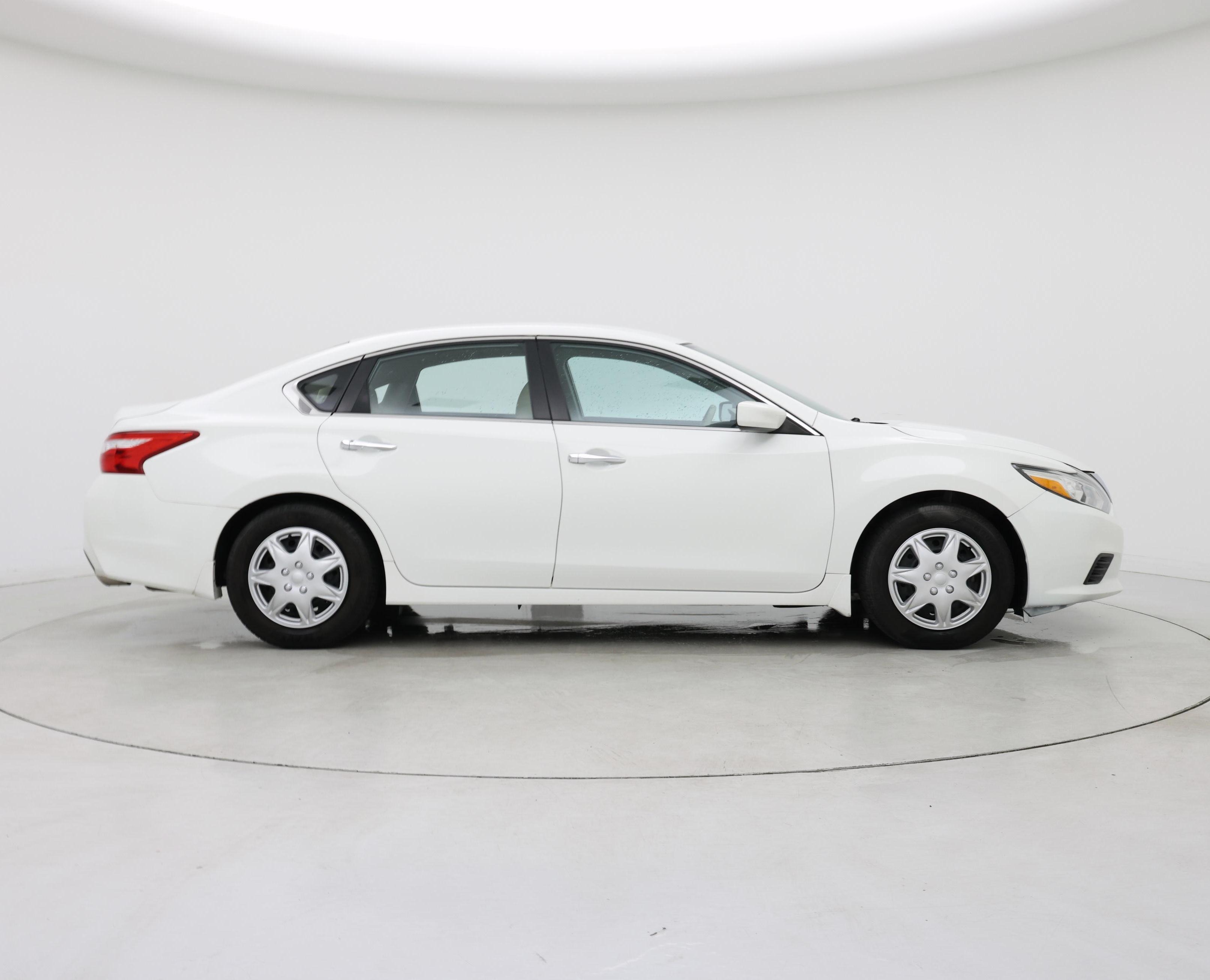 Thumbnail: 2017 Nissan Altima - 7