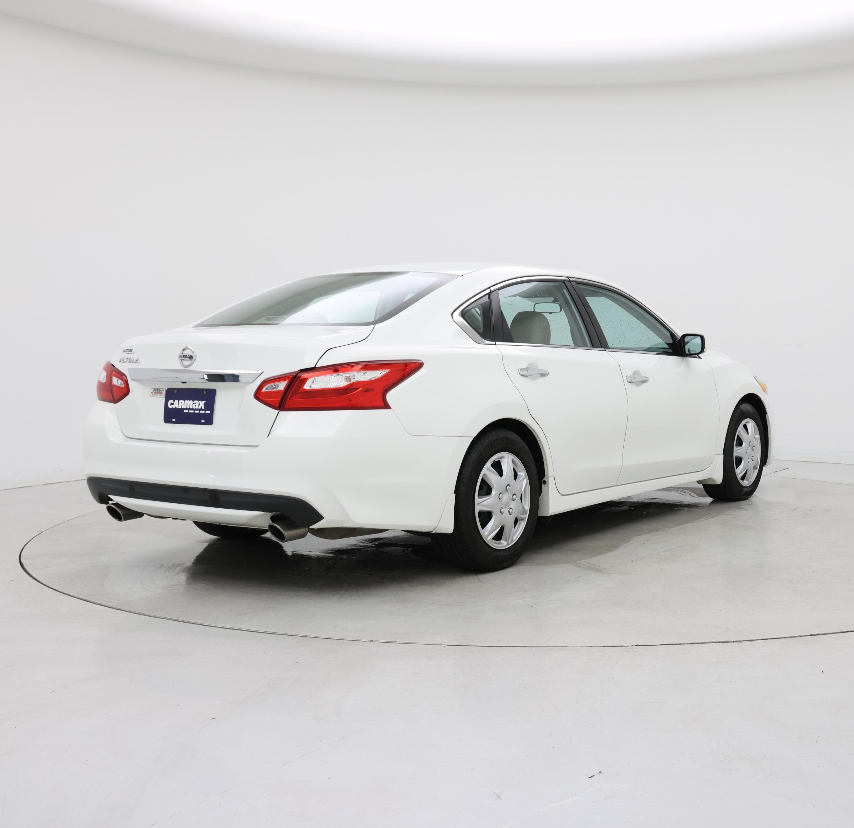 Thumbnail: 2017 Nissan Altima - 8