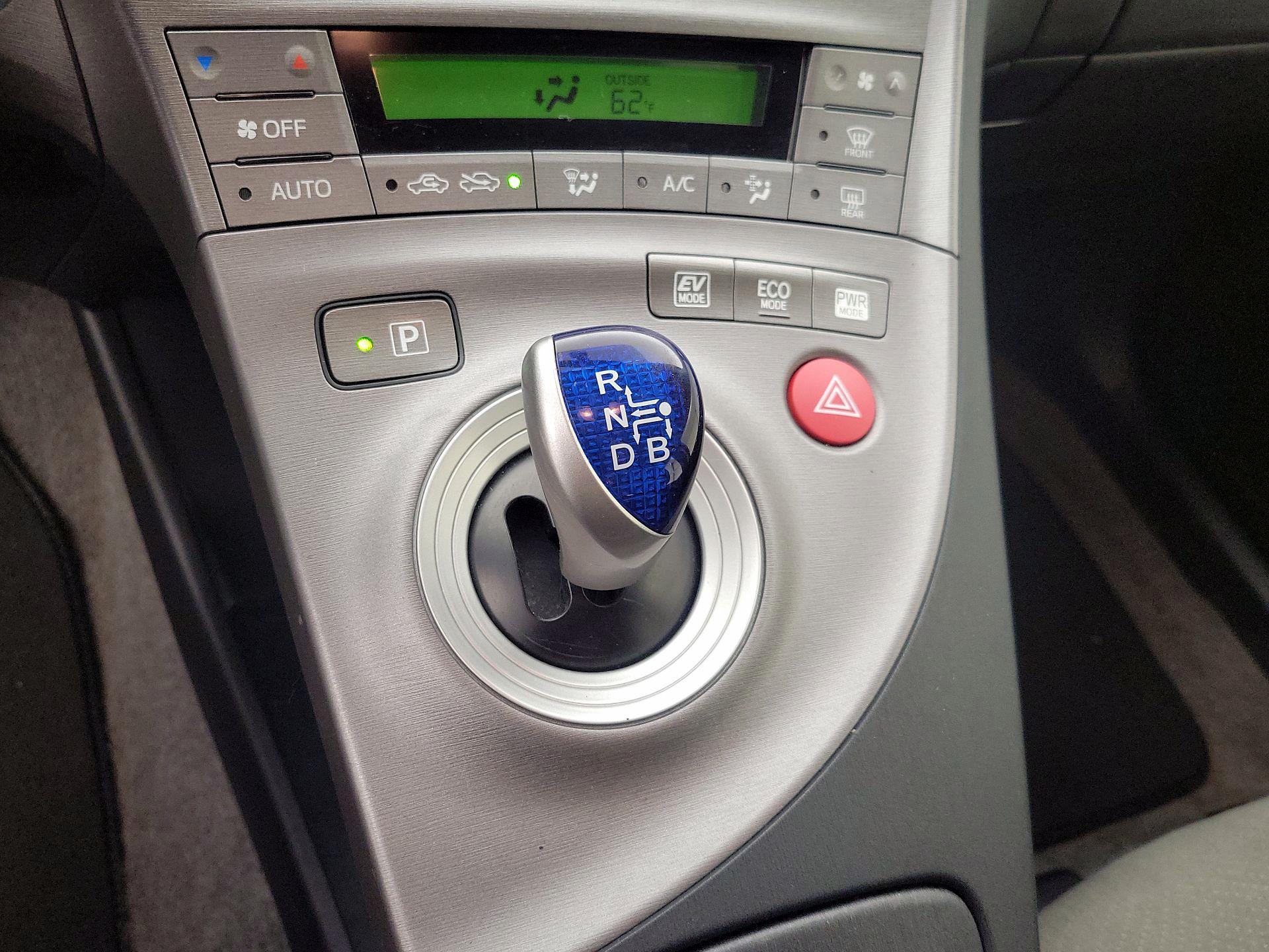 Thumbnail: 2015 Toyota Prius - 17