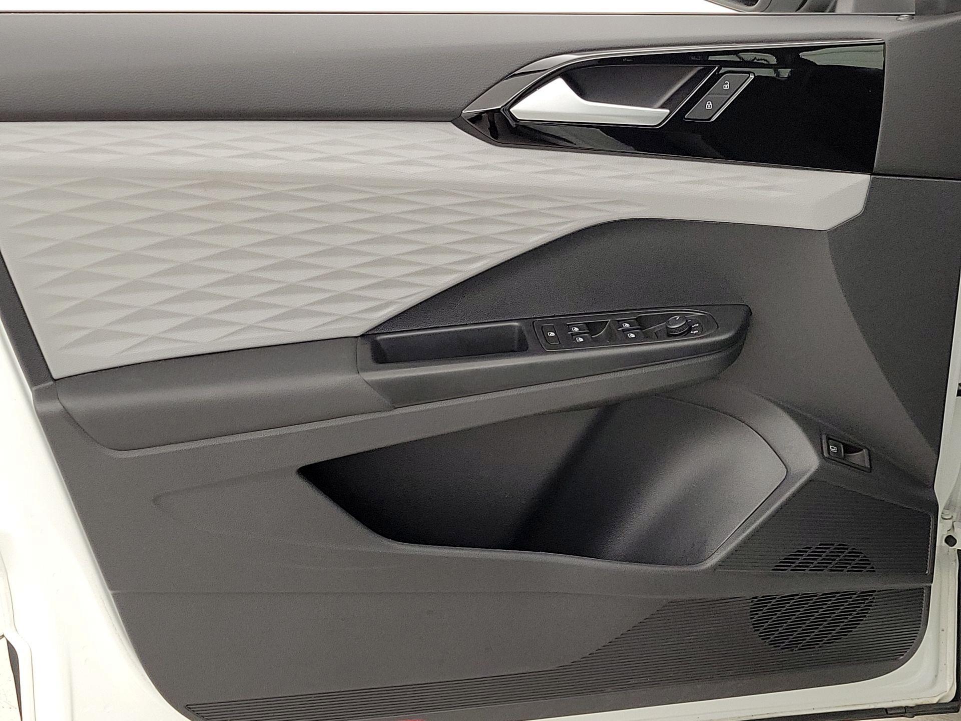 Thumbnail: 2022 Volkswagen Taos - 12