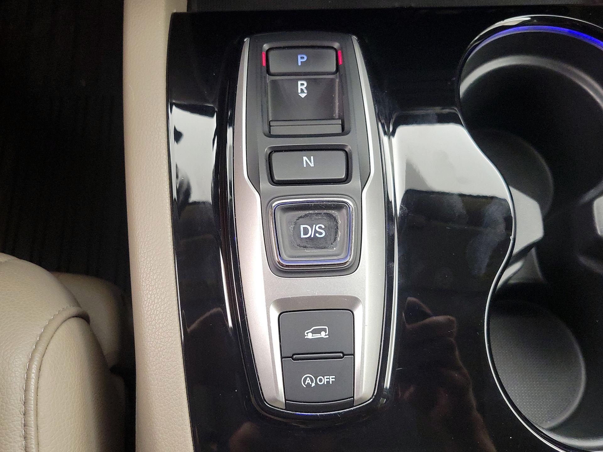 Thumbnail: 2016 Honda Pilot - 18