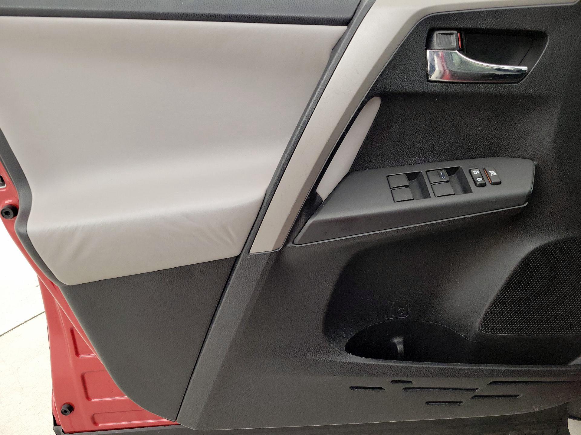 Thumbnail: 2017 Toyota RAV4 - 12