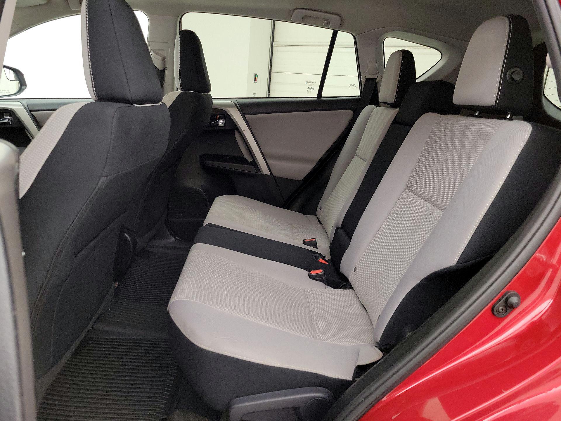 Thumbnail: 2017 Toyota RAV4 - 20