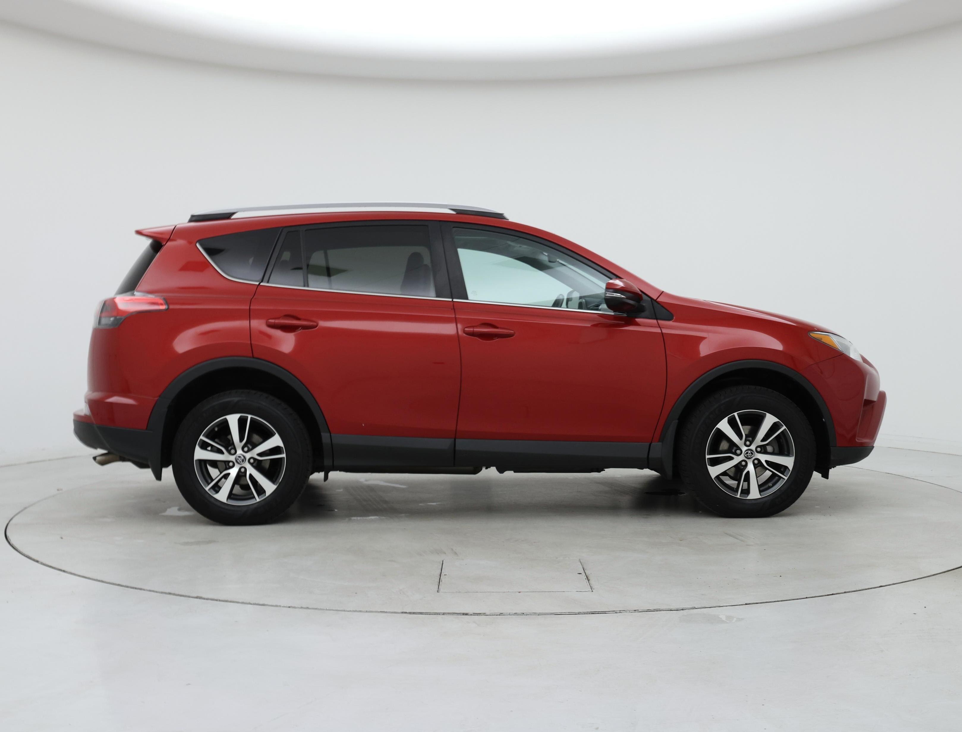 Thumbnail: 2017 Toyota RAV4 - 7