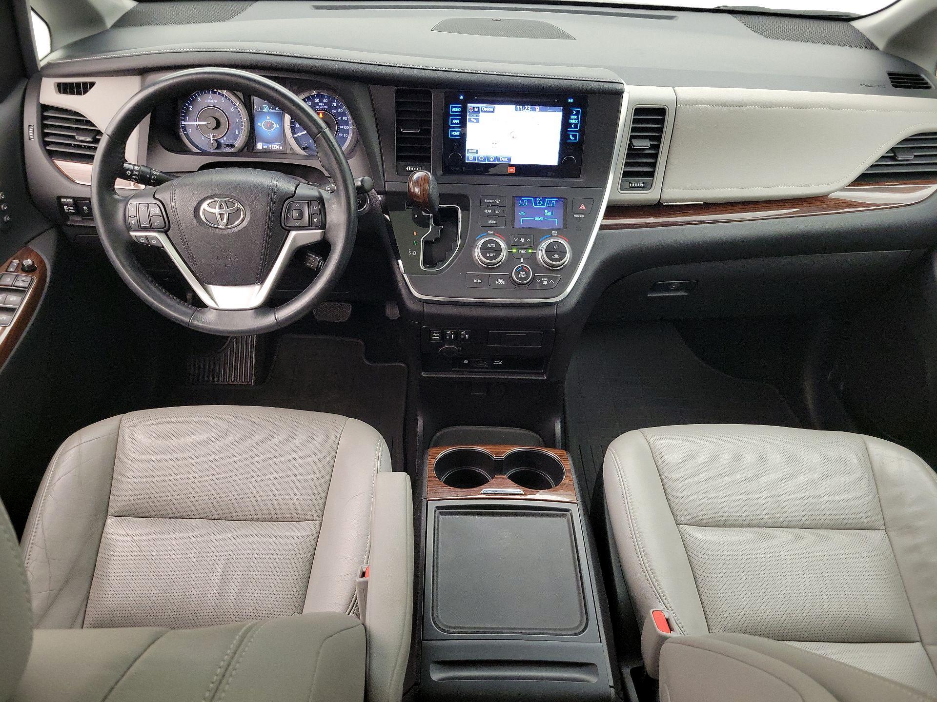 Thumbnail: 2016 Toyota Sienna - 9