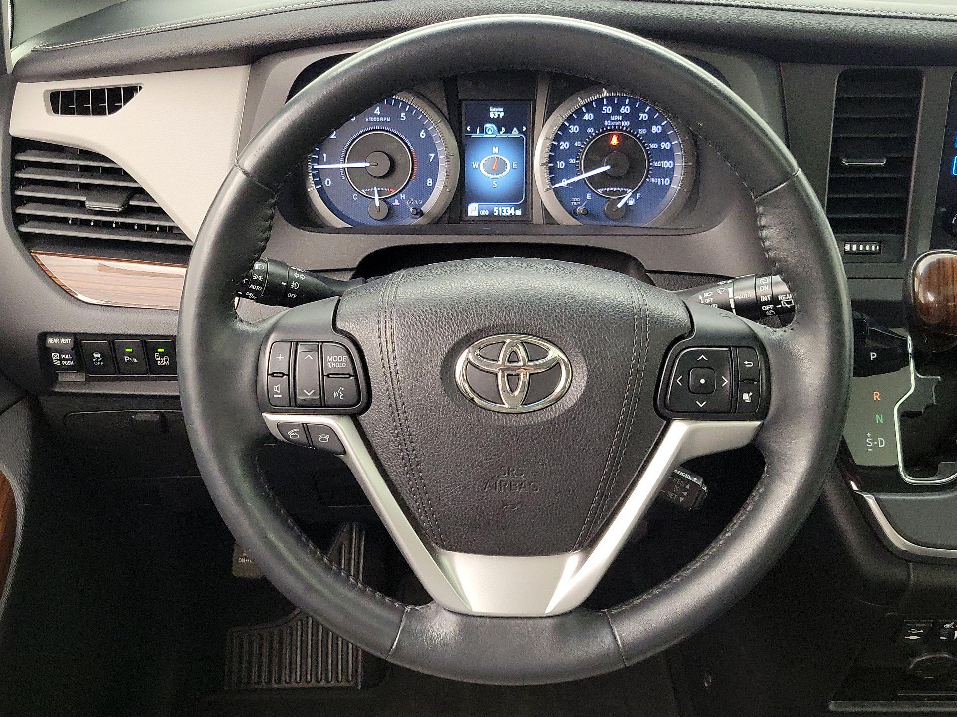 Thumbnail: 2016 Toyota Sienna - 10