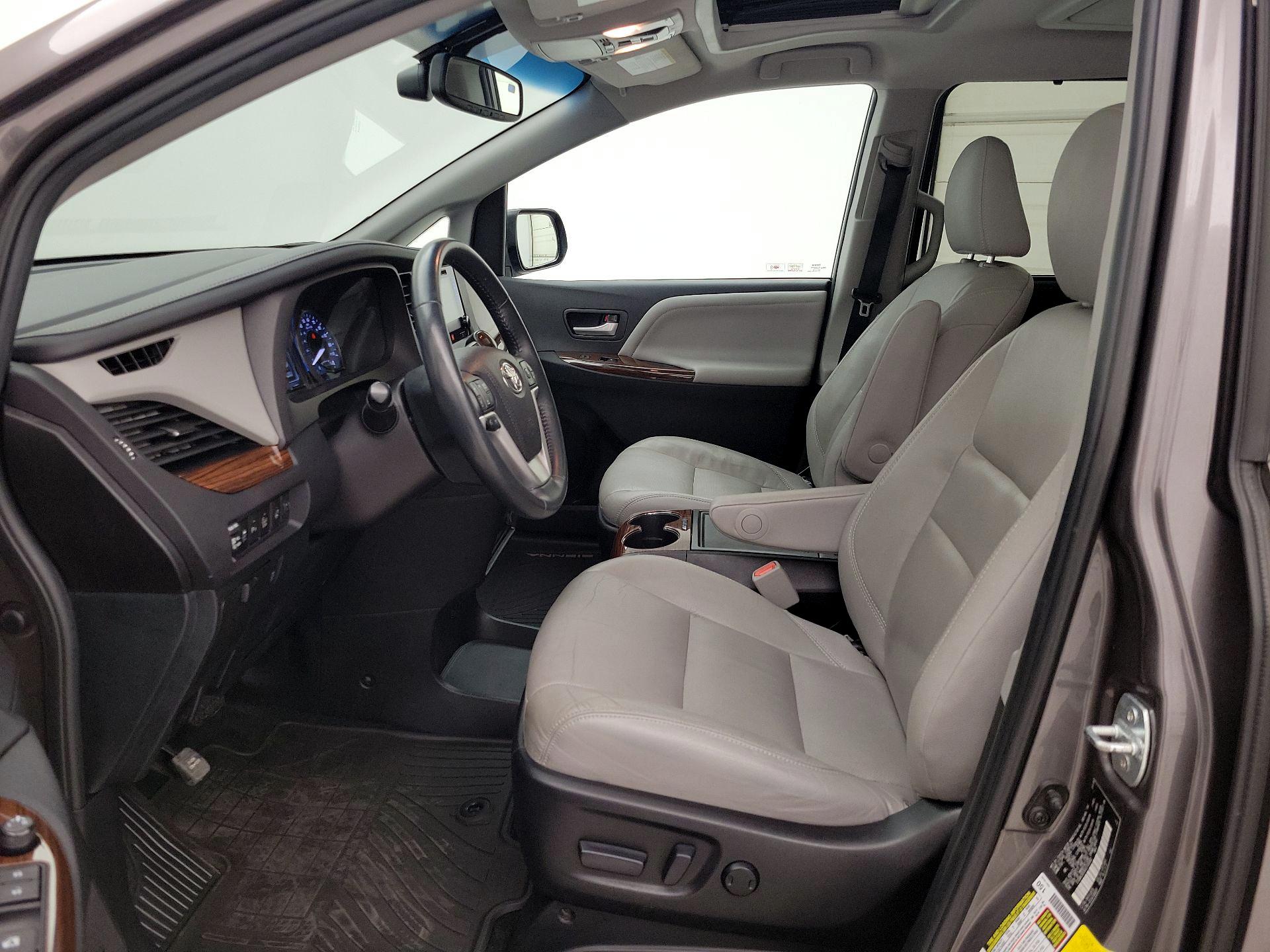Thumbnail: 2016 Toyota Sienna - 11