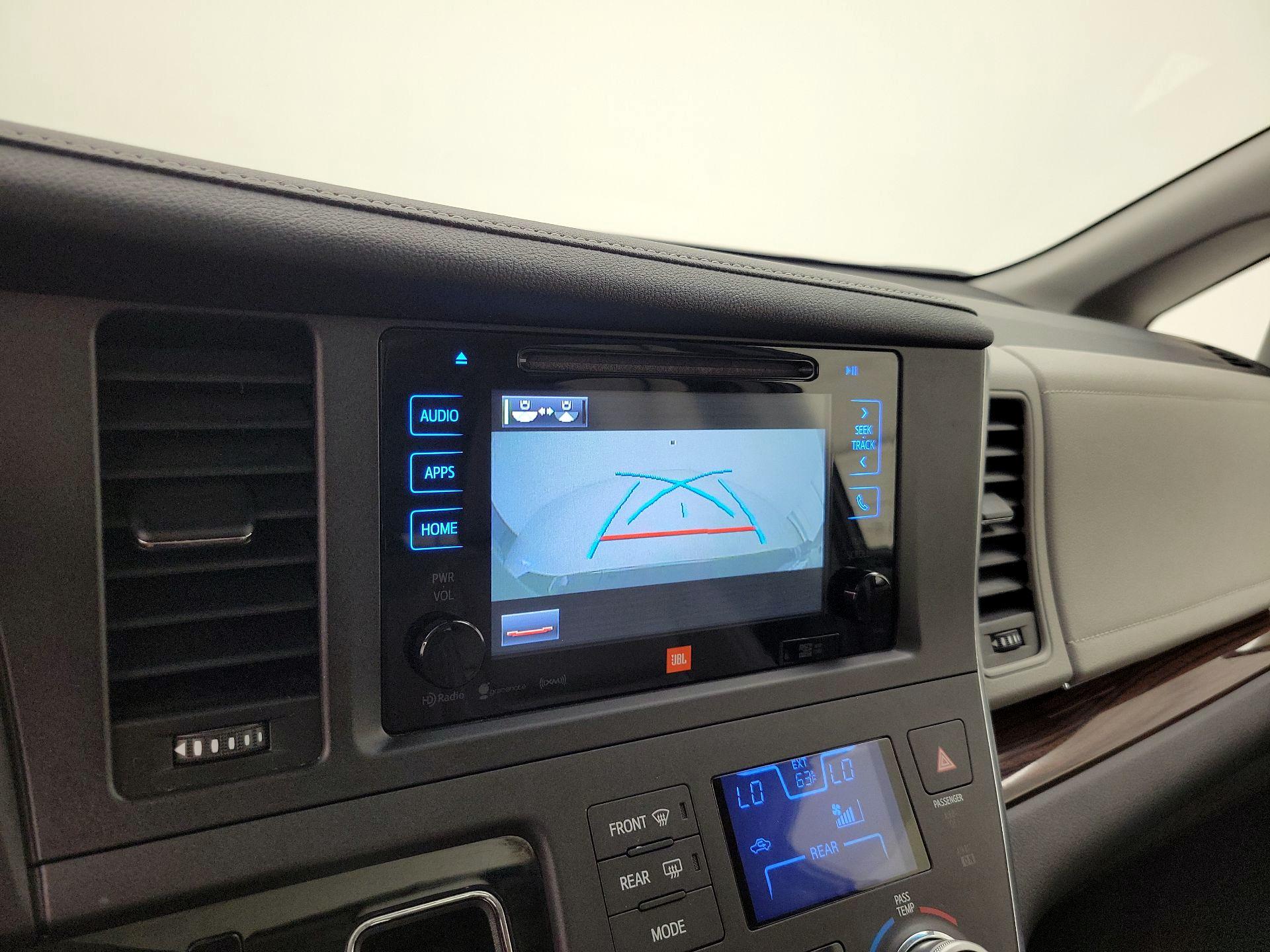 Thumbnail: 2016 Toyota Sienna - 15