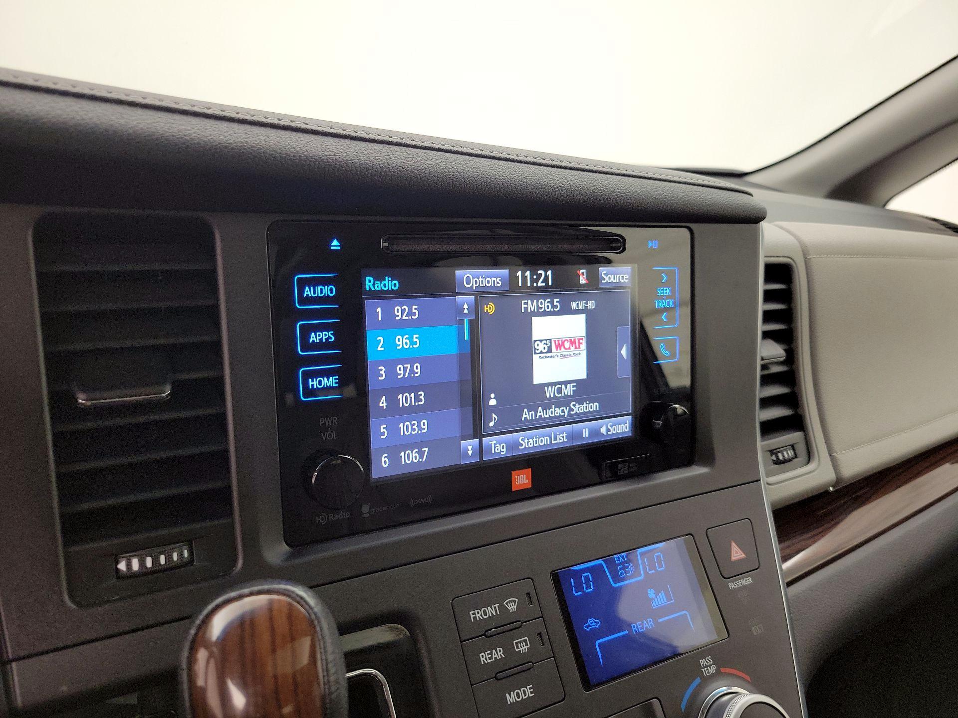 Thumbnail: 2016 Toyota Sienna - 16
