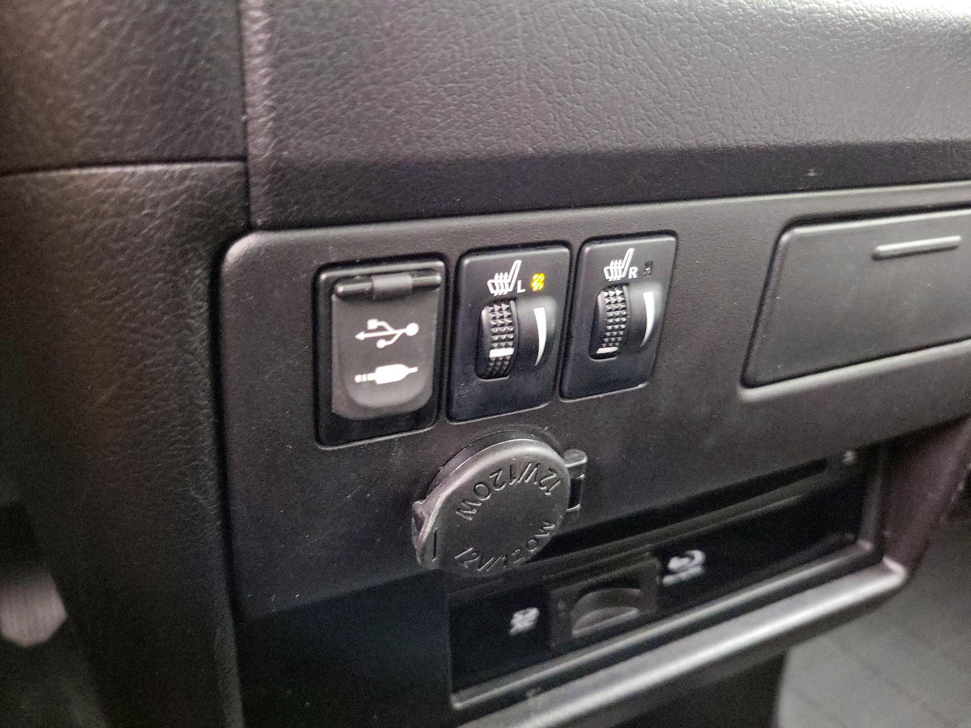 Thumbnail: 2016 Toyota Sienna - 19