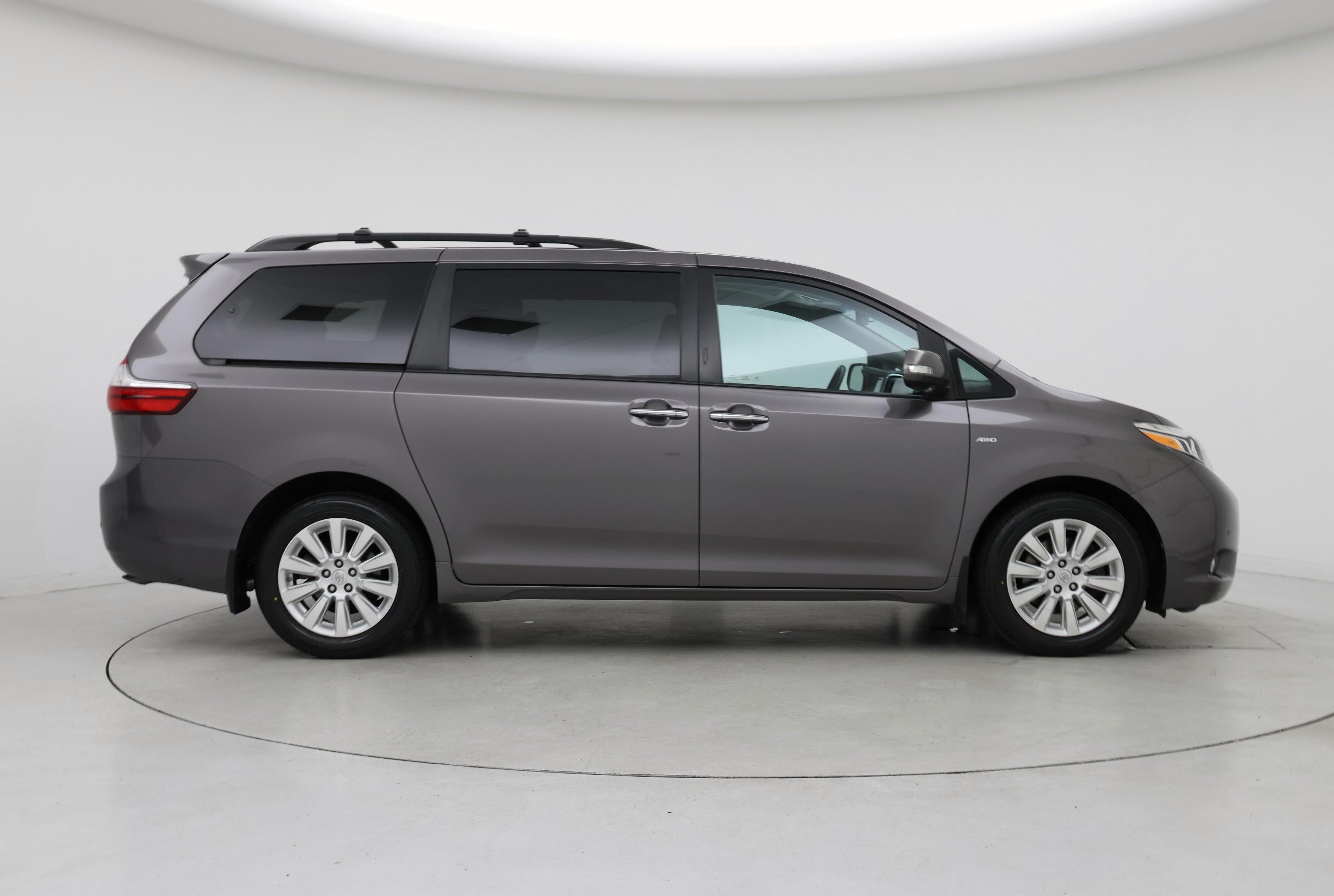Thumbnail: 2016 Toyota Sienna - 7