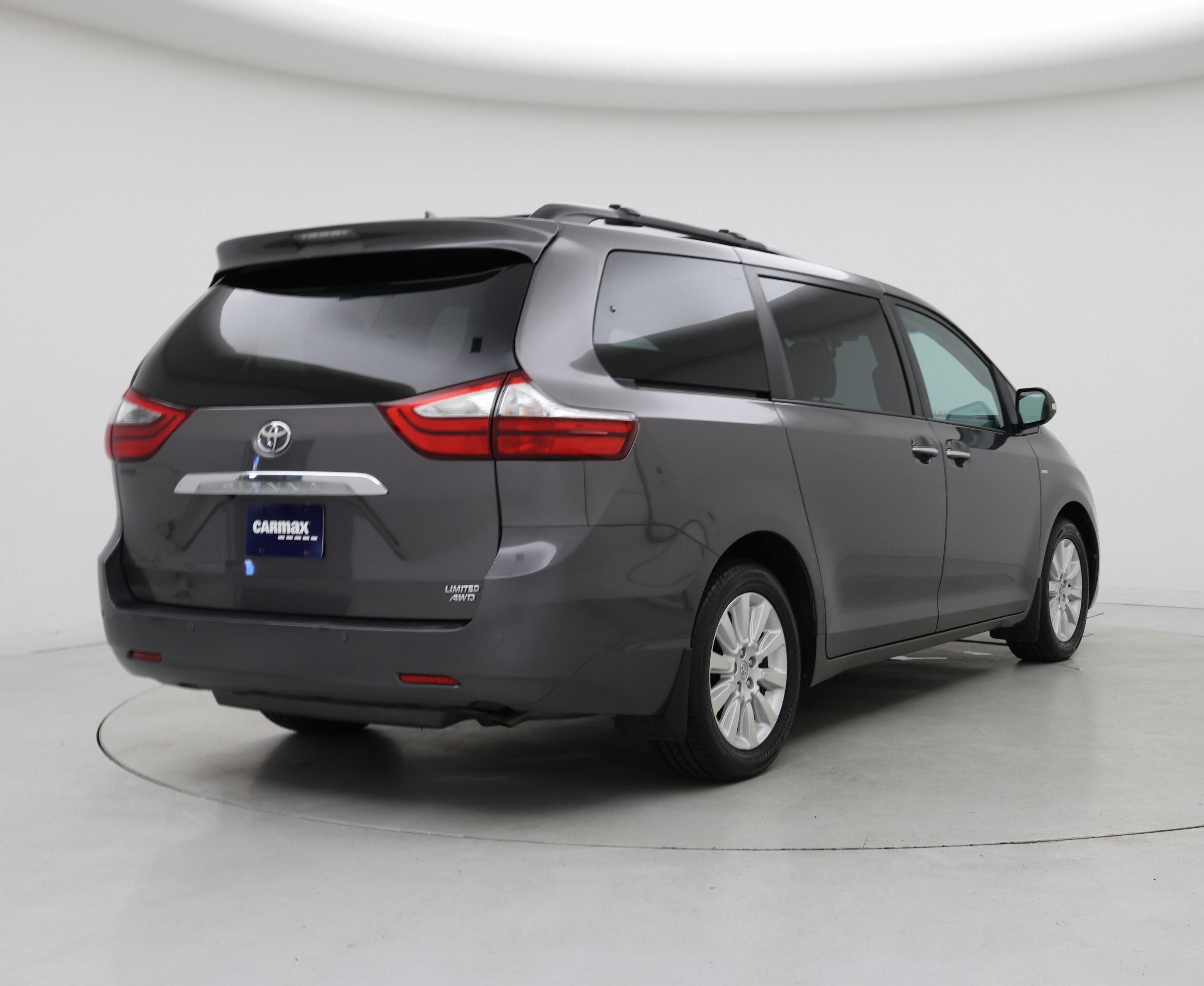 Thumbnail: 2016 Toyota Sienna - 8