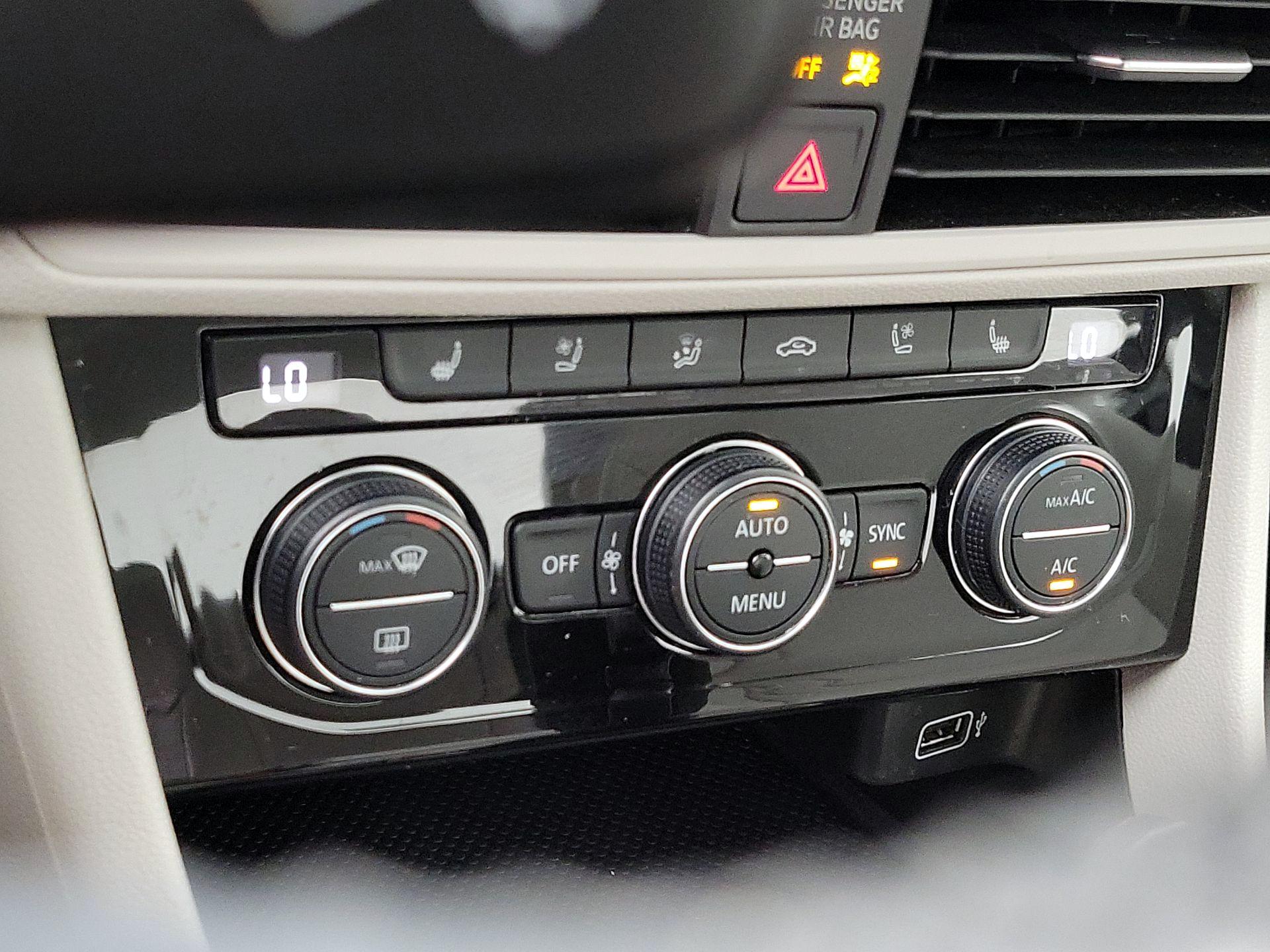 Thumbnail: 2019 Volkswagen Jetta - 17