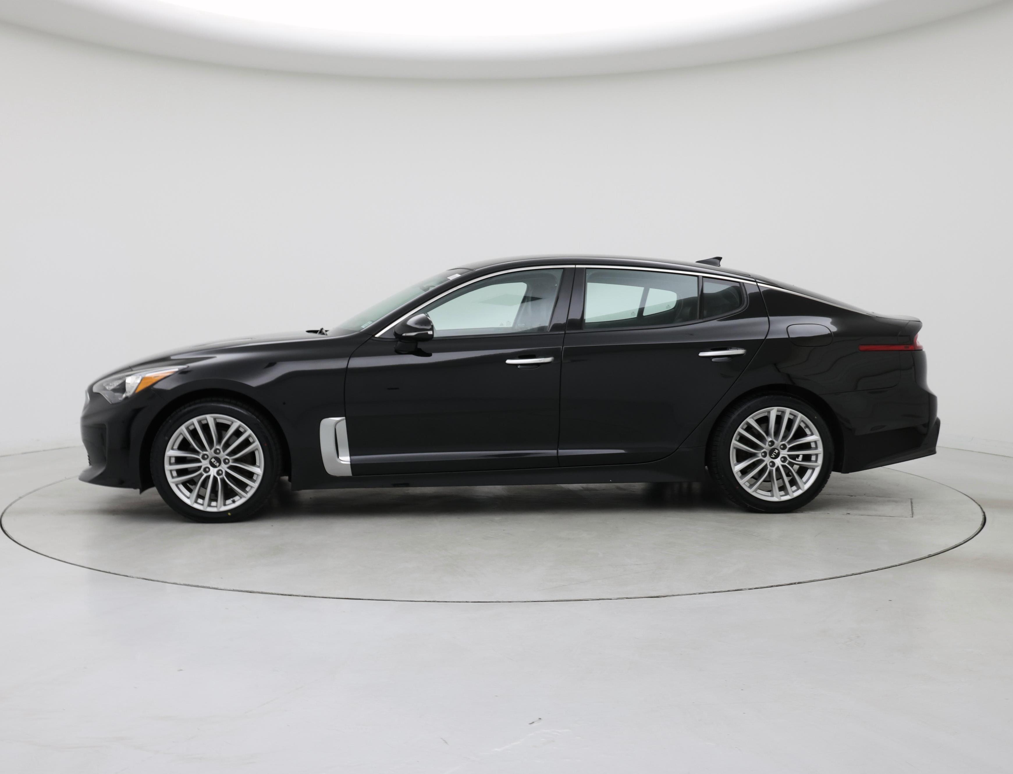 Thumbnail: 2018 Kia Stinger - 3