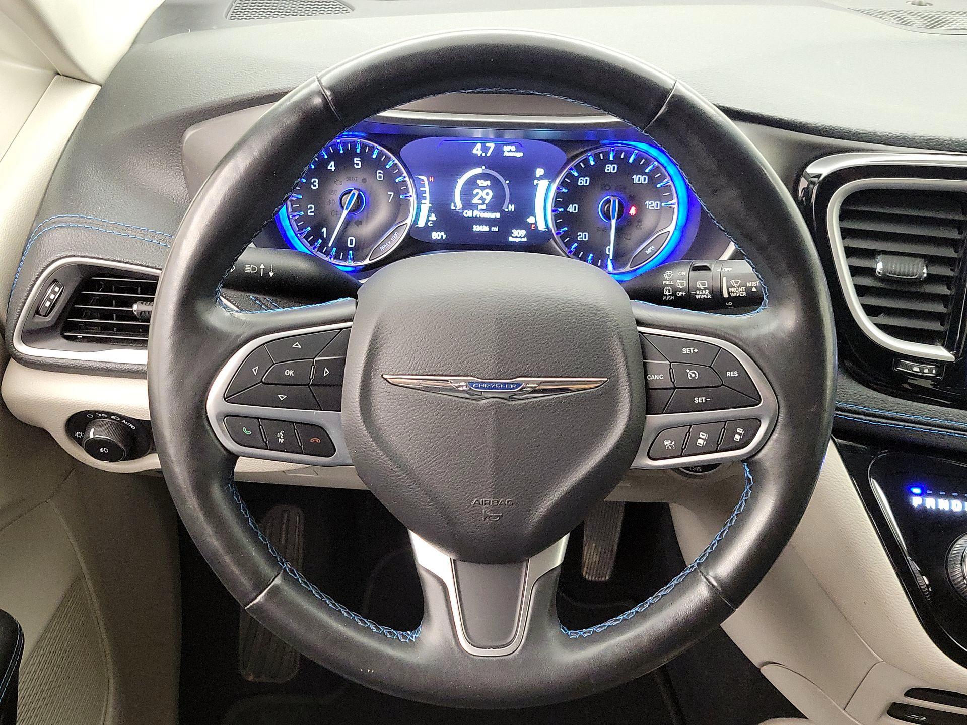 Thumbnail: 2021 Chrysler Pacifica - 10