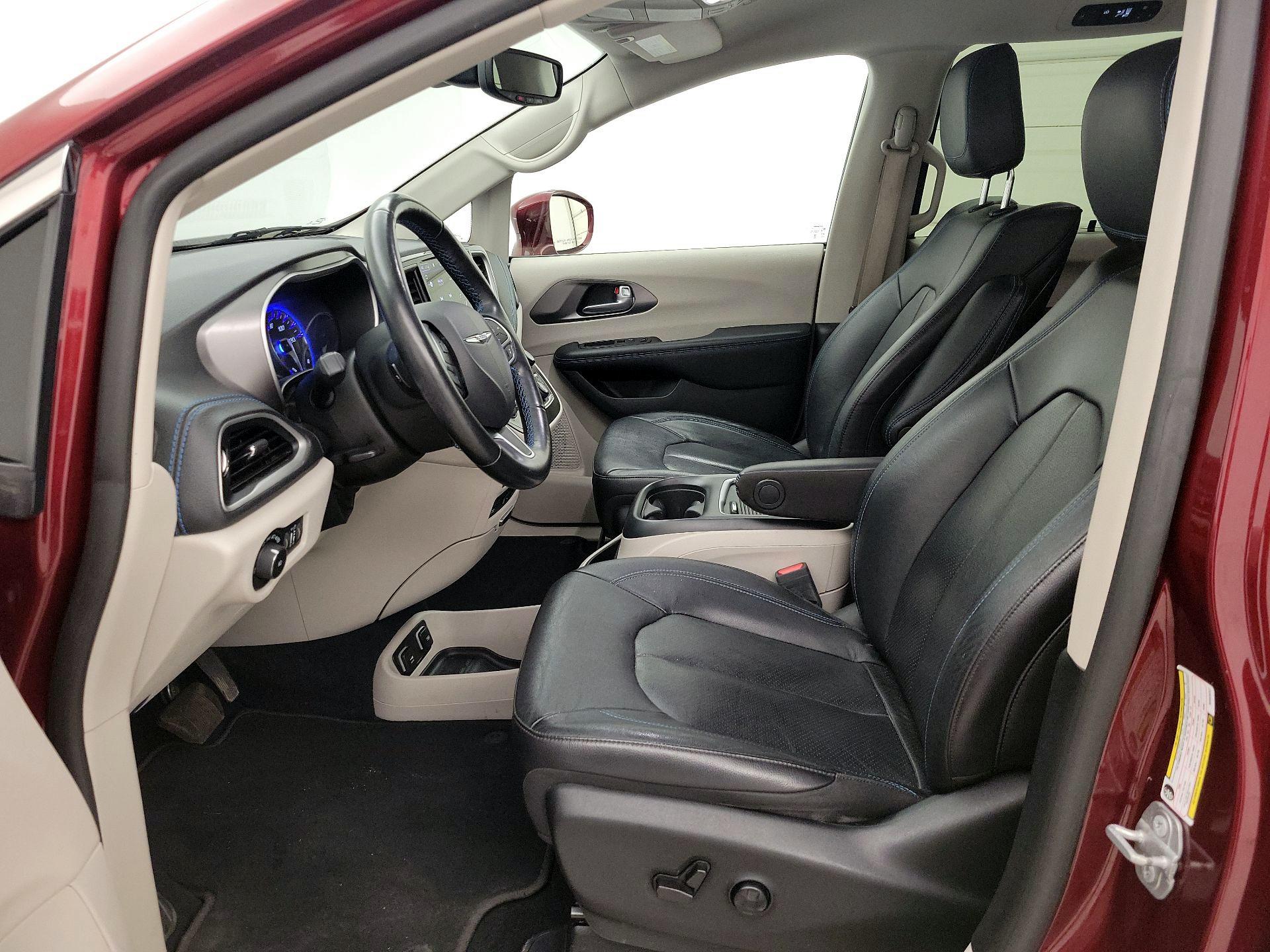 Thumbnail: 2021 Chrysler Pacifica - 11