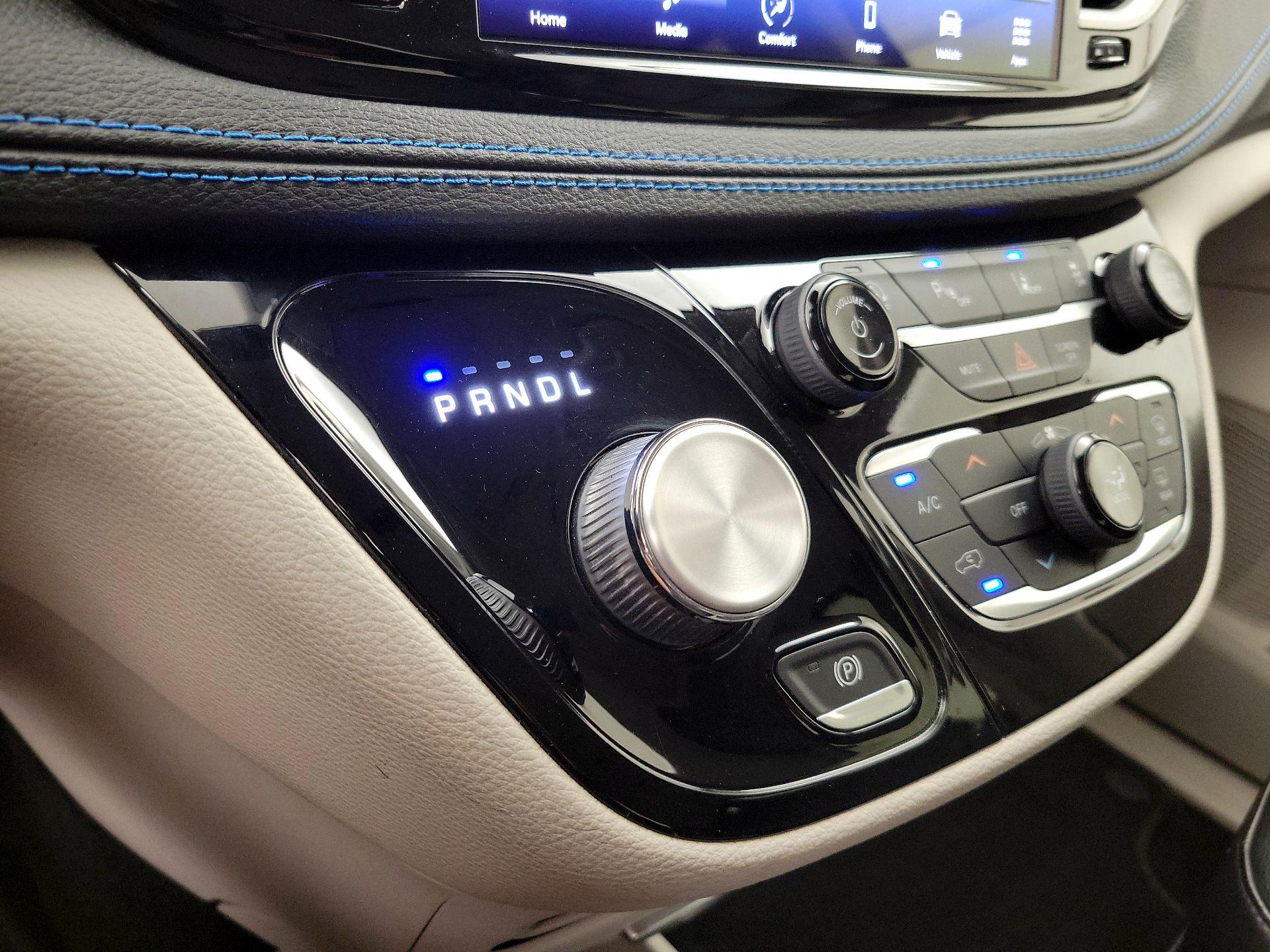 Thumbnail: 2021 Chrysler Pacifica - 17
